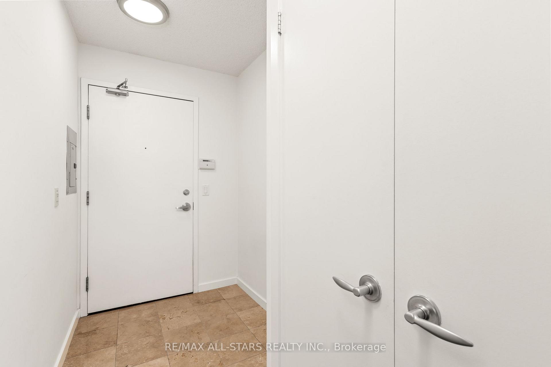 Photo 21 of Unit 804, 208 Queens Quay W, Toronto, Waterfront Communities — HOMEH