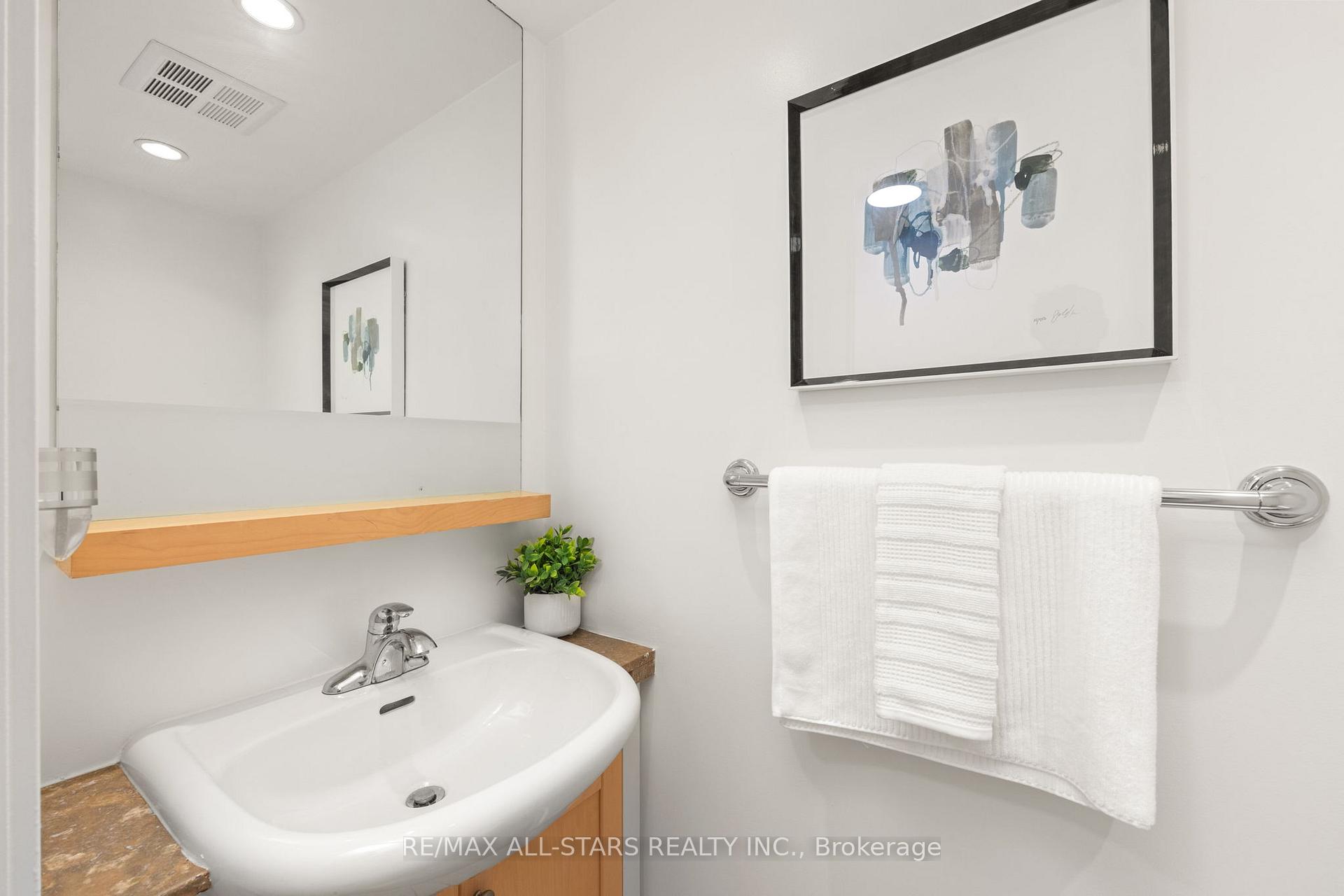 Photo 22 of Unit 804, 208 Queens Quay W, Toronto, Waterfront Communities — HOMEH