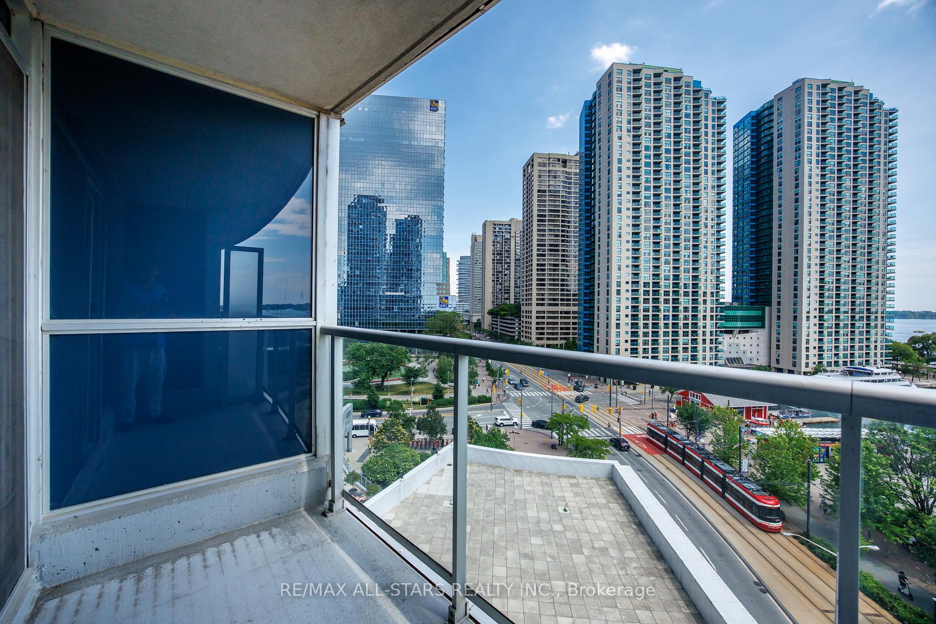 Photo 24 of Unit 804, 208 Queens Quay W, Toronto, Waterfront Communities — HOMEH