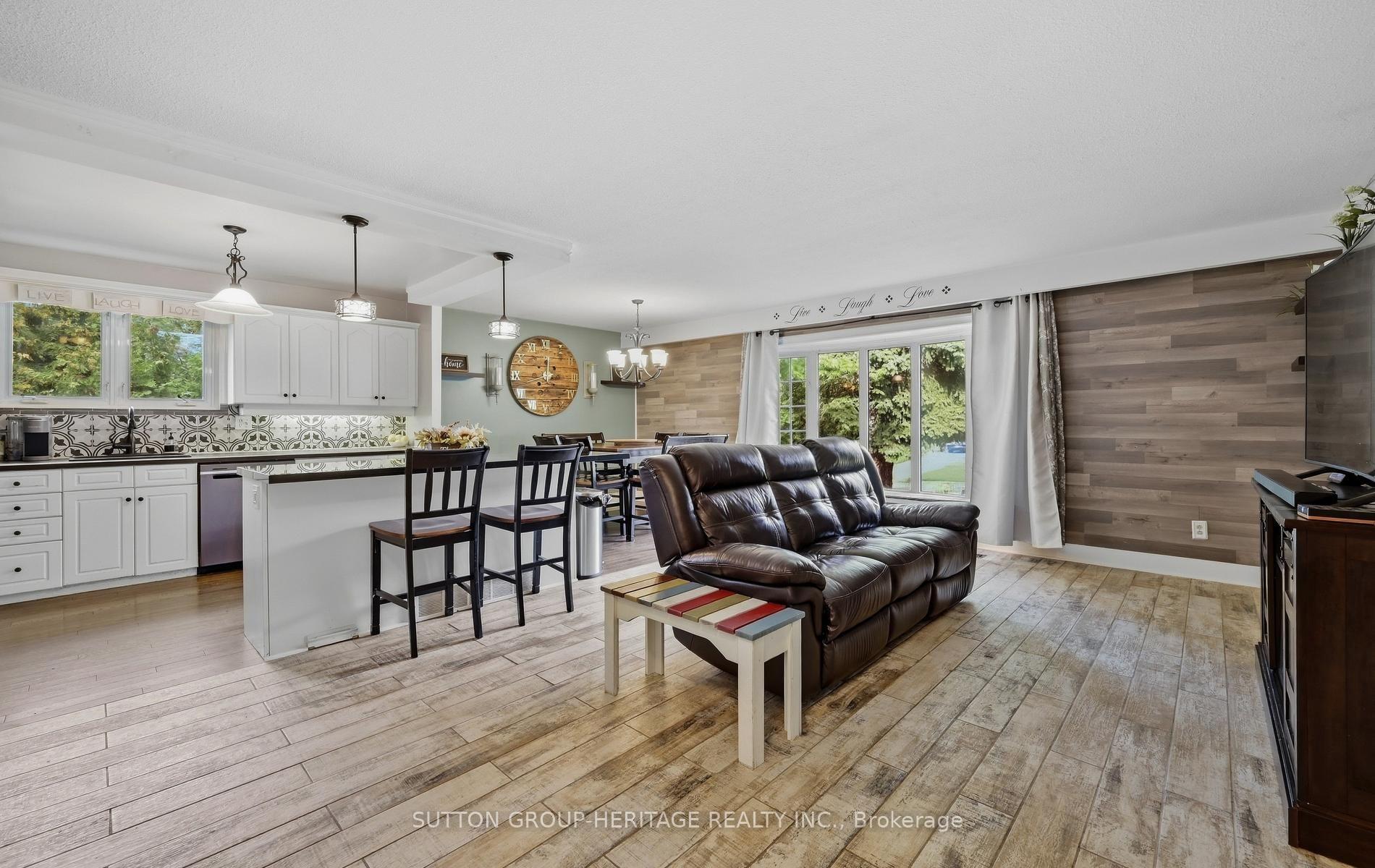 Photo 2 of 20 Strathy Road, Ajax, South East — HOMEH