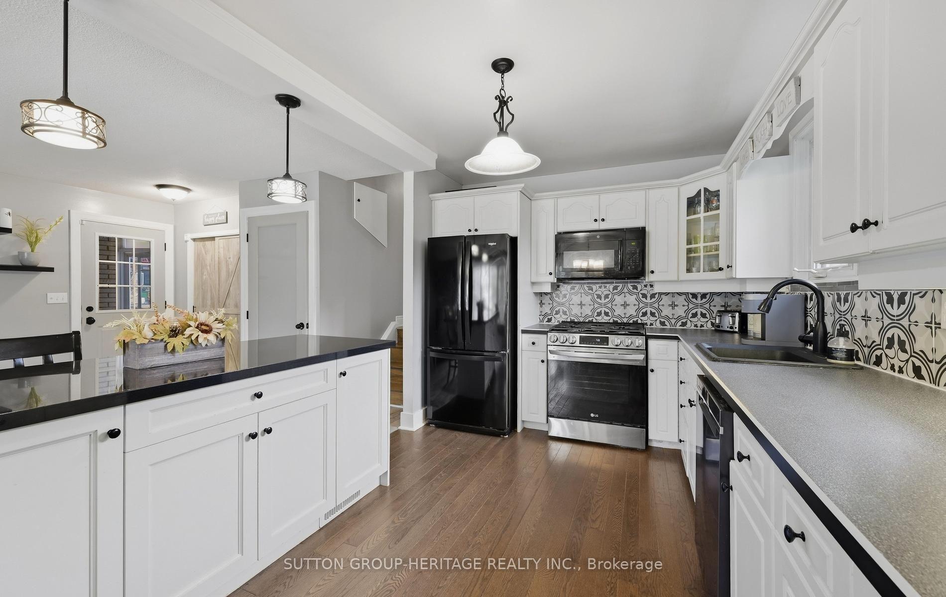 Photo 5 of 20 Strathy Road, Ajax, South East — HOMEH