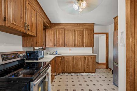 Photo 14 of 547 Albert Street, Peterborough, Town Ward 3 — HOMEH