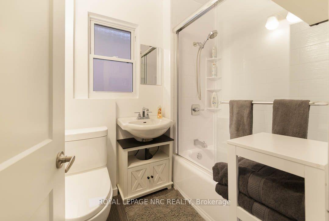 Photo 11 of 241 Vine Street, St. Catharines, Fairview — HOMEH