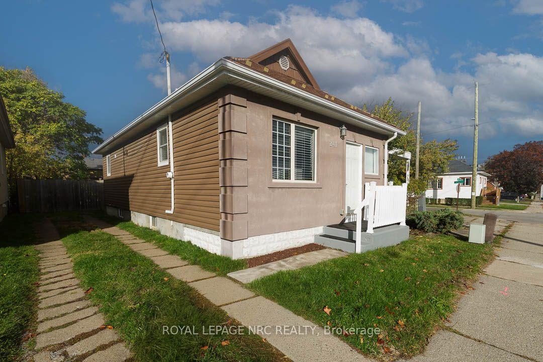 Photo 16 of 241 Vine Street, St. Catharines, Fairview — HOMEH