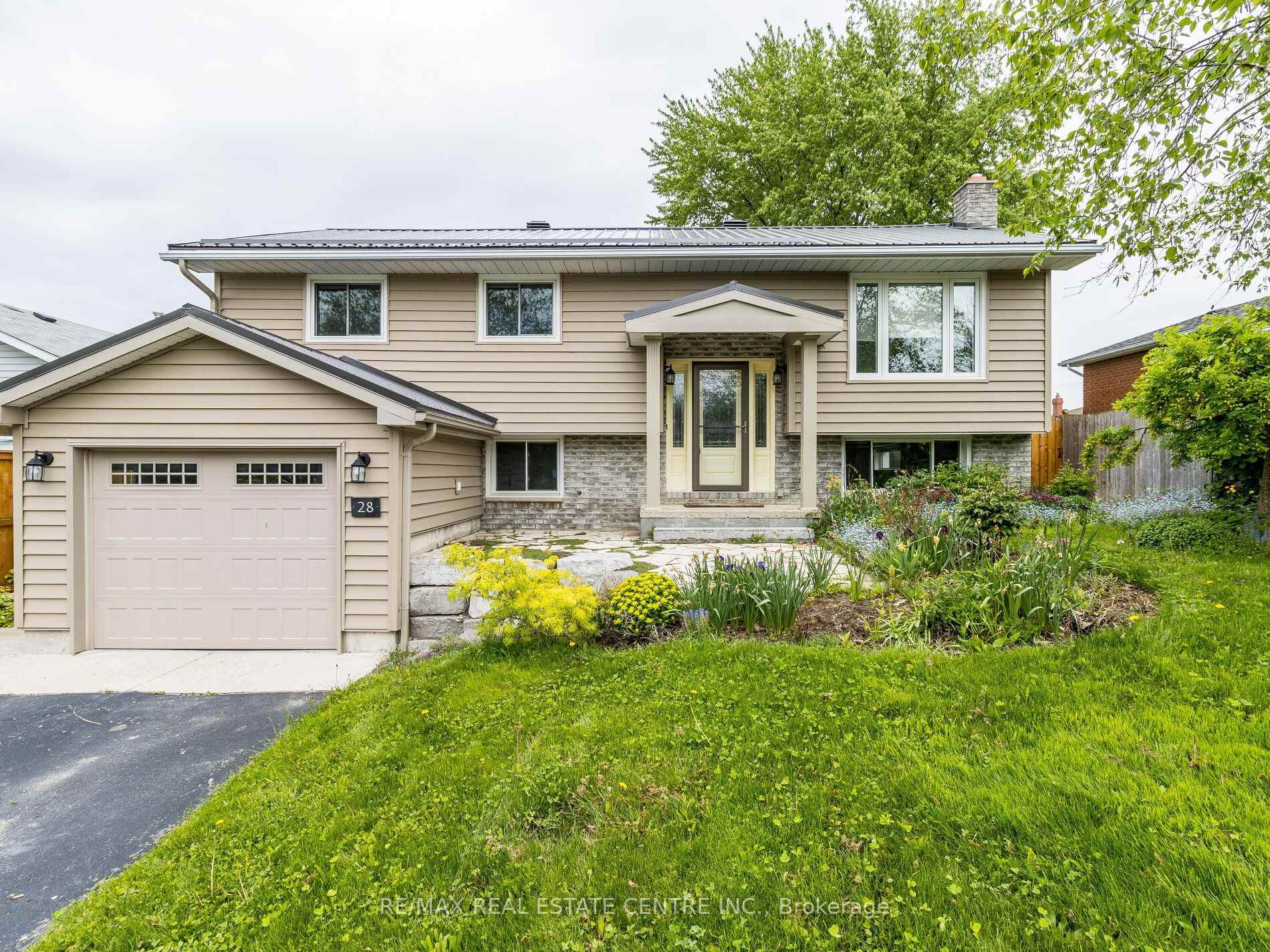Photo 2 of 28 Teskey Court, Collingwood — HOMEH