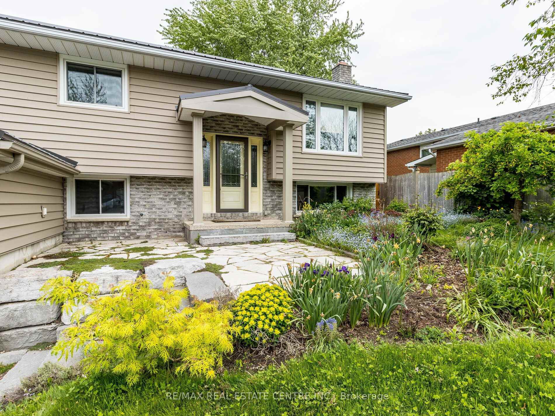 Photo 3 of 28 Teskey Court, Collingwood — HOMEH