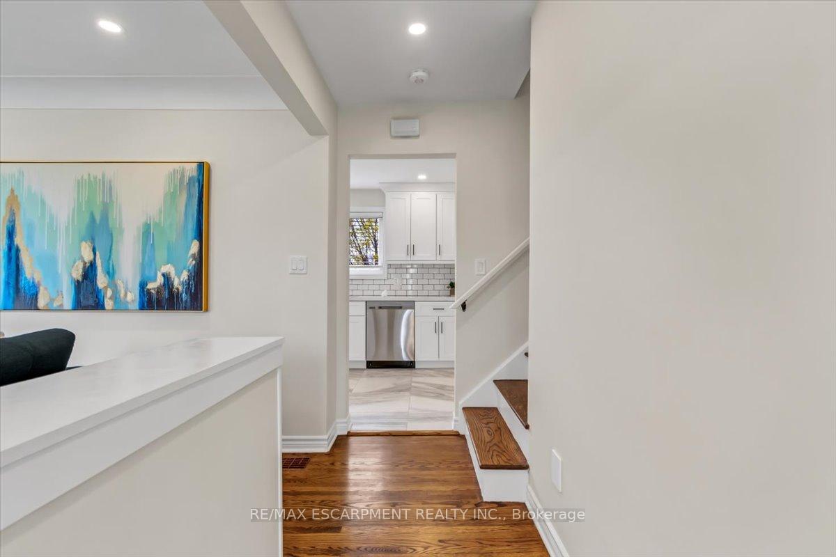 Photo 10 of Unit Upper, 58 Columbia Drive, Hamilton, Buchanan — HOMEH