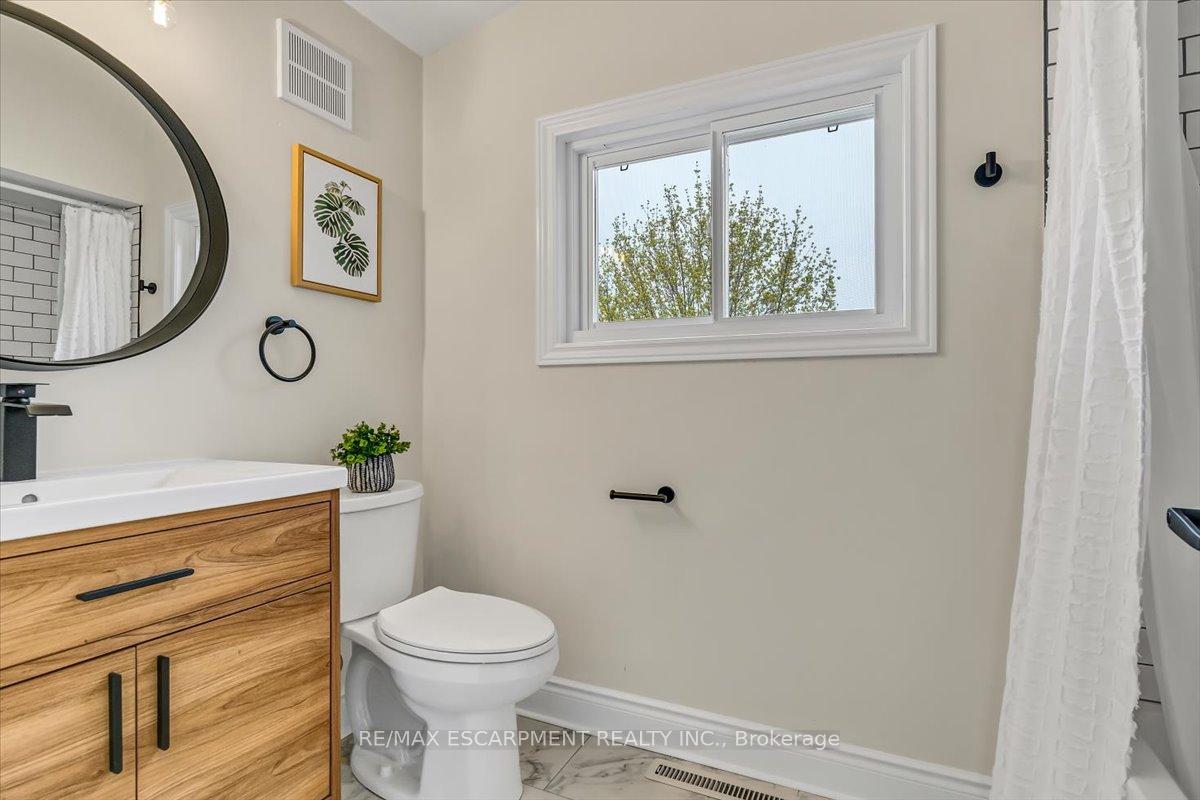 Photo 13 of Unit Upper, 58 Columbia Drive, Hamilton, Buchanan — HOMEH