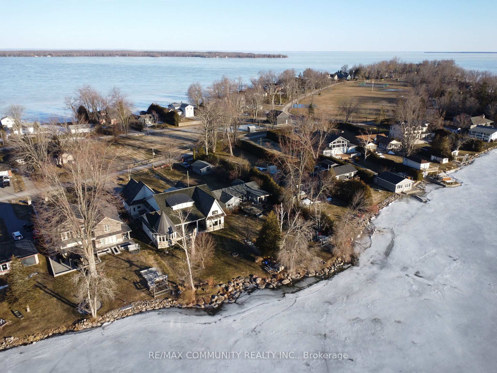 Photo 2 of 579 Duclos Point Road, Georgina, Pefferlaw — HOMEH