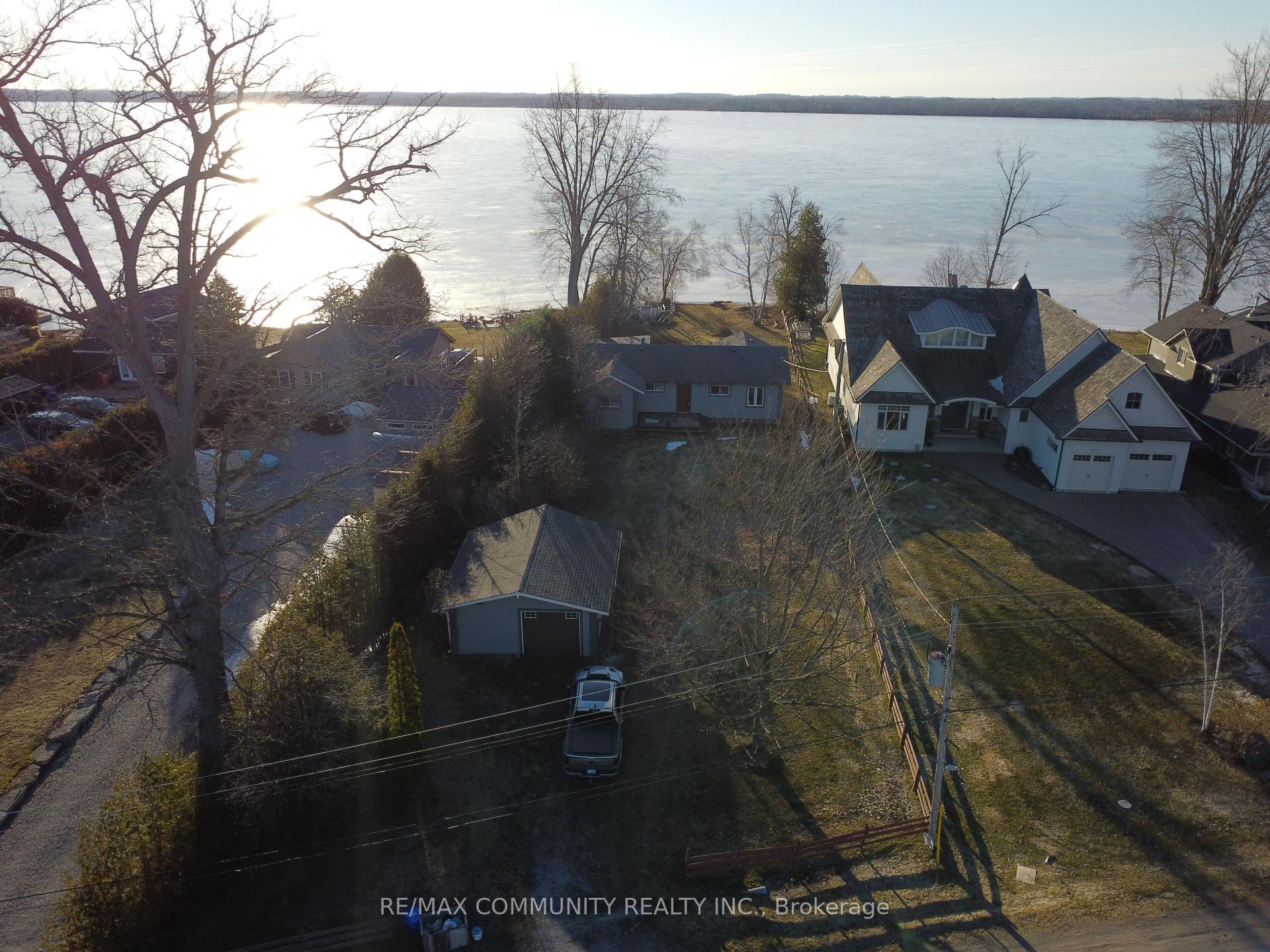Photo 3 of 579 Duclos Point Road, Georgina, Pefferlaw — HOMEH