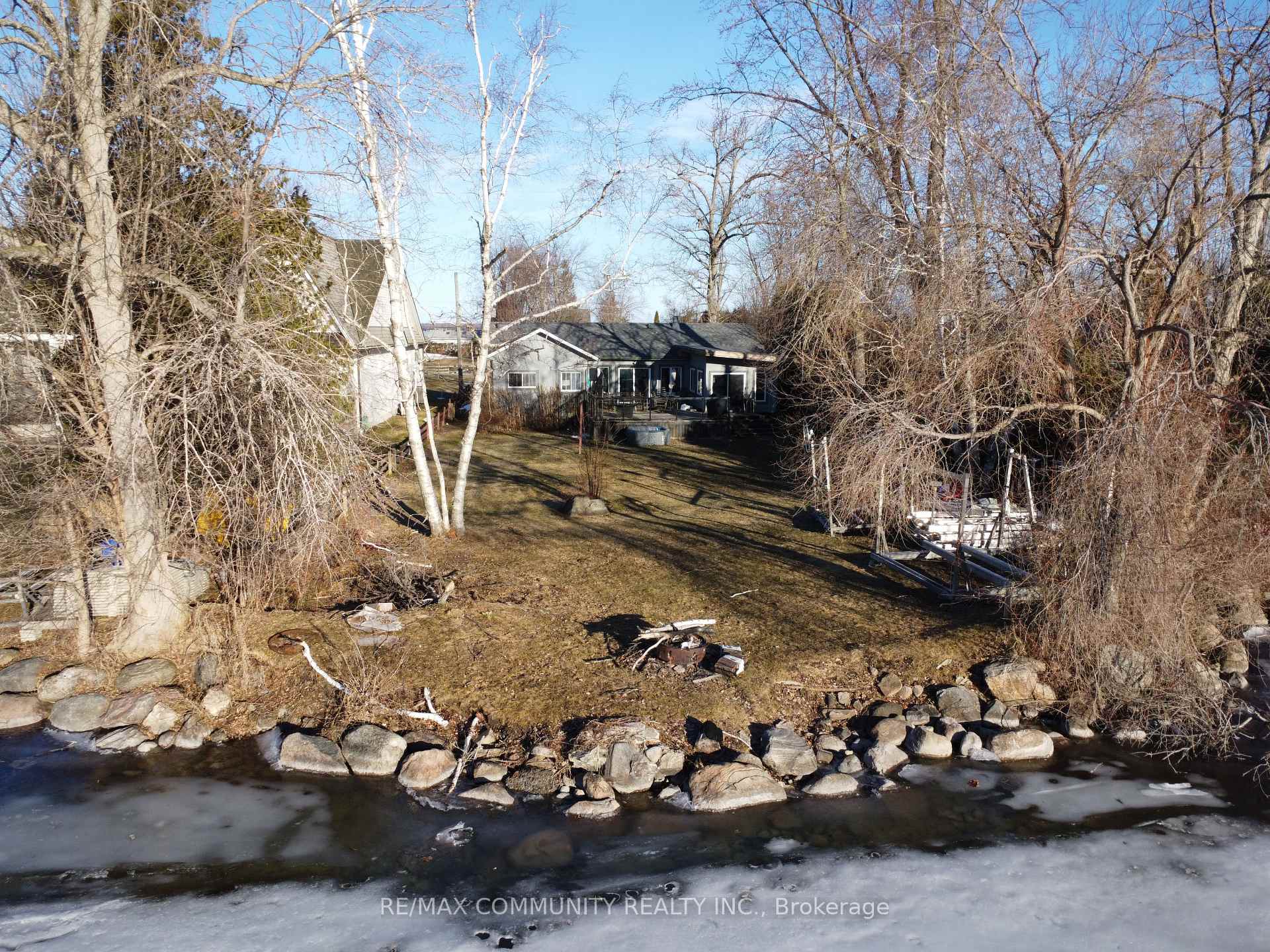 Photo 5 of 579 Duclos Point Road, Georgina, Pefferlaw — HOMEH