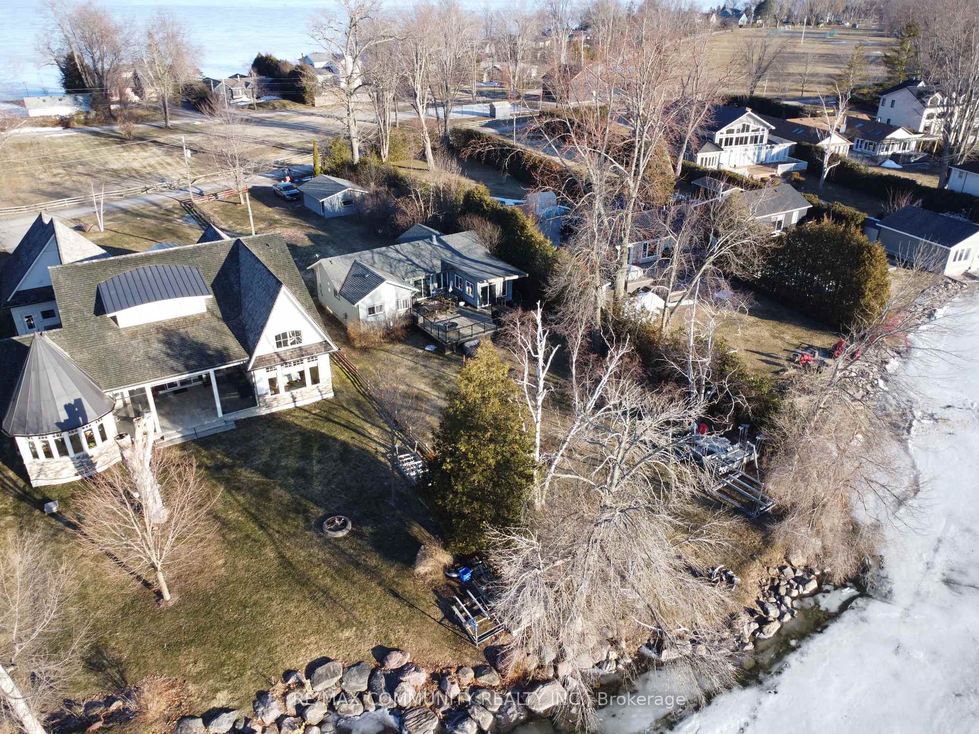 Photo 9 of 579 Duclos Point Road, Georgina, Pefferlaw — HOMEH