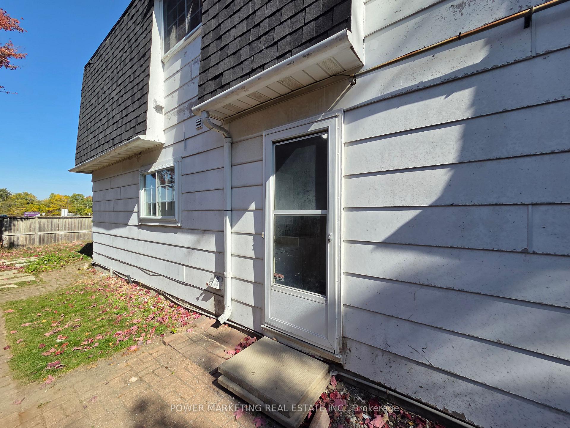 Photo 2 of Unit B, 81 Craig Henry Drive, Ottawa, Craig Henry/Woodvale — HOMEH