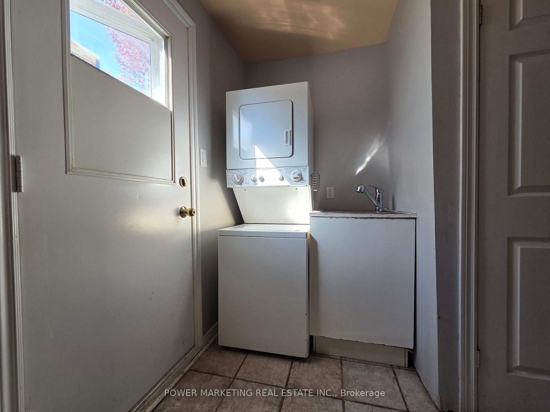 Photo 14 of Unit B, 81 Craig Henry Drive, Ottawa, Craig Henry/Woodvale — HOMEH
