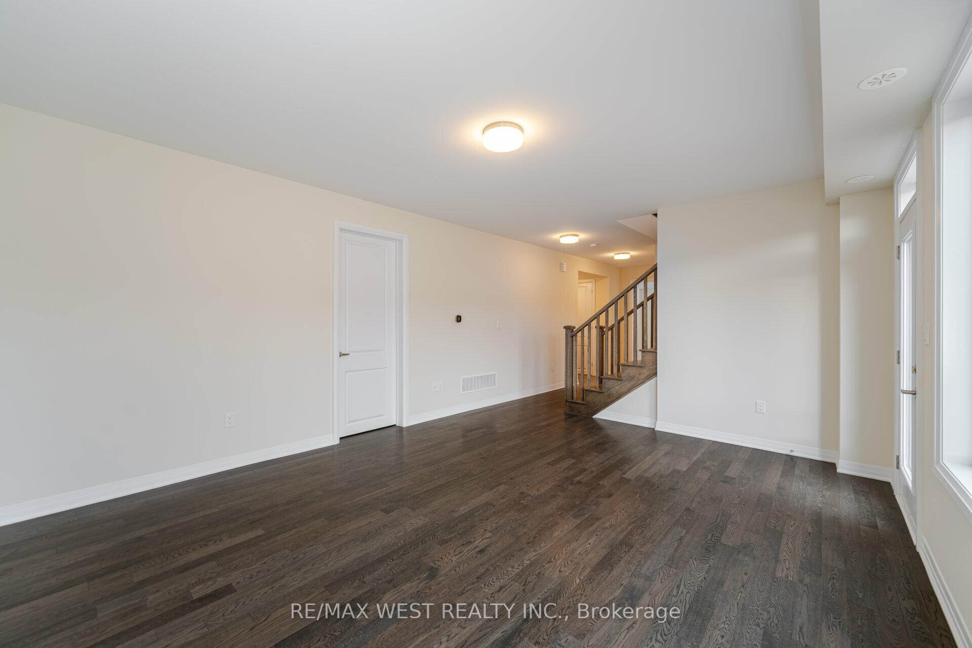 Photo 33 of 120 Settlers Road E, Oakville, Glenorchy — HOMEH