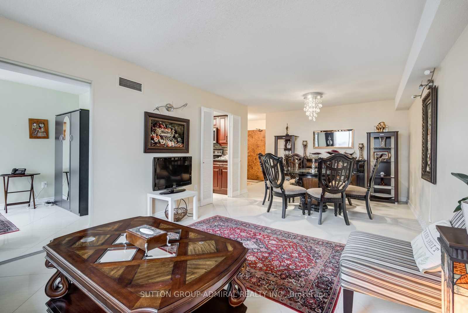 Photo 5 of Unit 807, 5460 Yonge Street, North York, Willowdale West — HOMEH