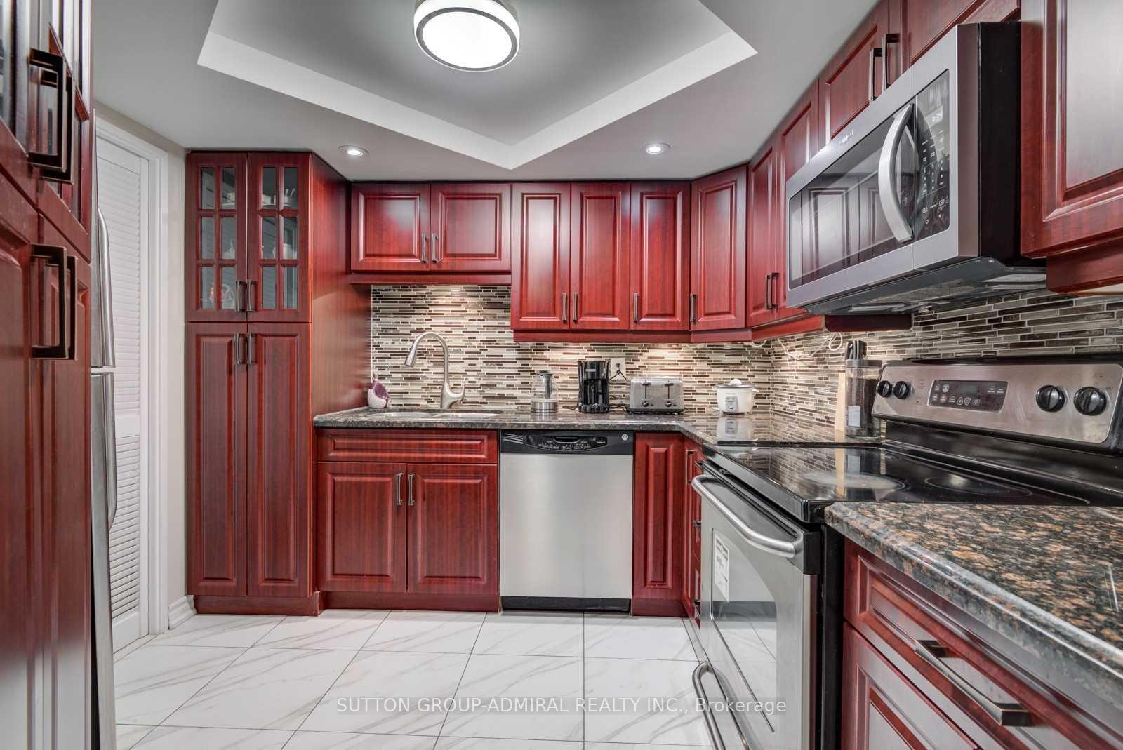 Photo 7 of Unit 807, 5460 Yonge Street, North York, Willowdale West — HOMEH