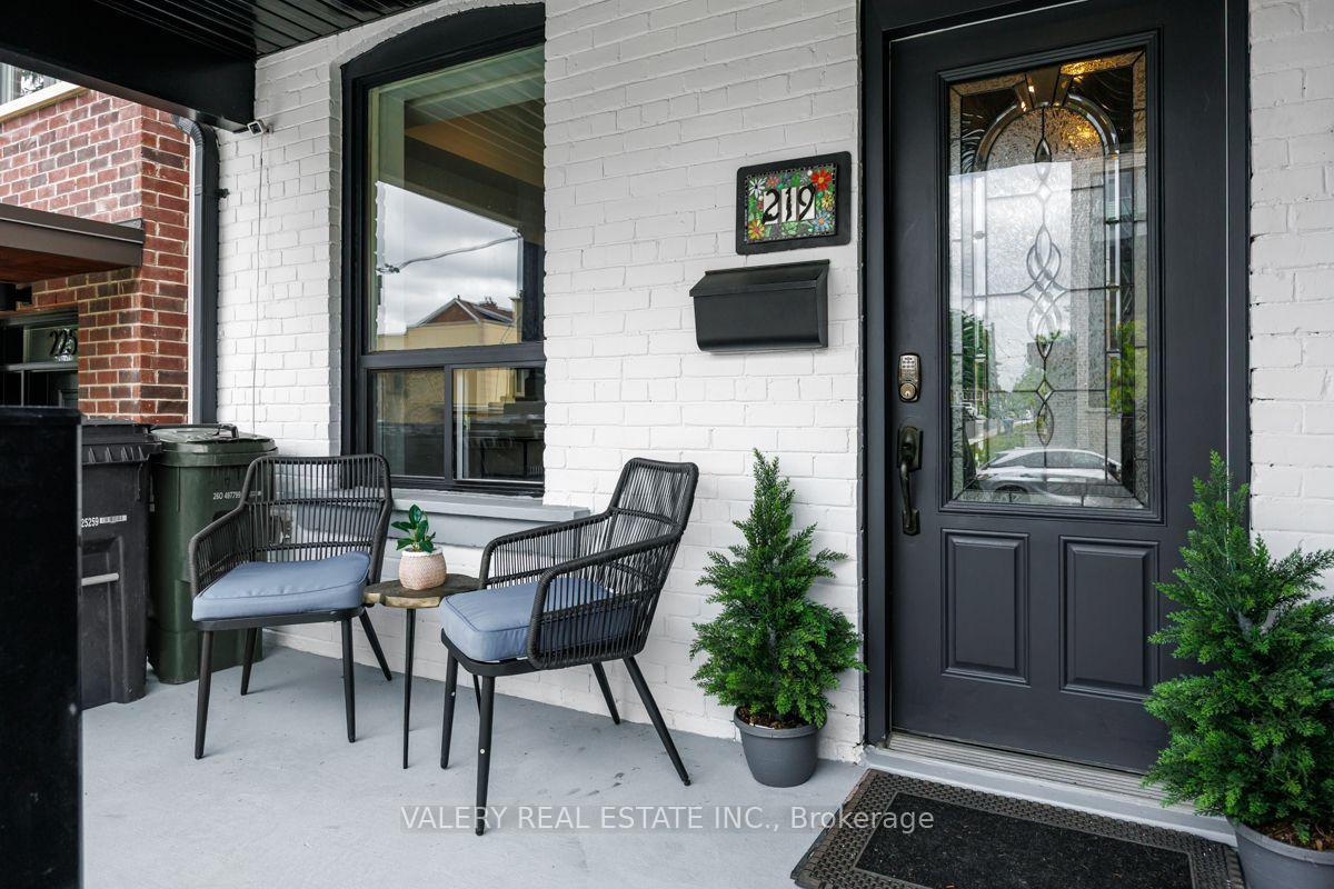 Photo 3 of Unit Upper, 219 Mcroberts Avenue, Toronto, Corso Italia-Davenport — HOMEH