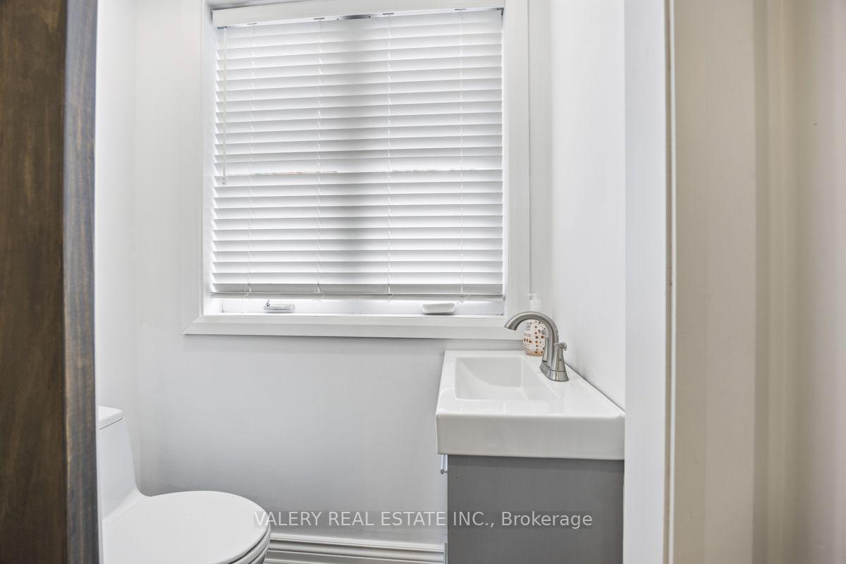Photo 12 of Unit Upper, 219 Mcroberts Avenue, Toronto, Corso Italia-Davenport — HOMEH