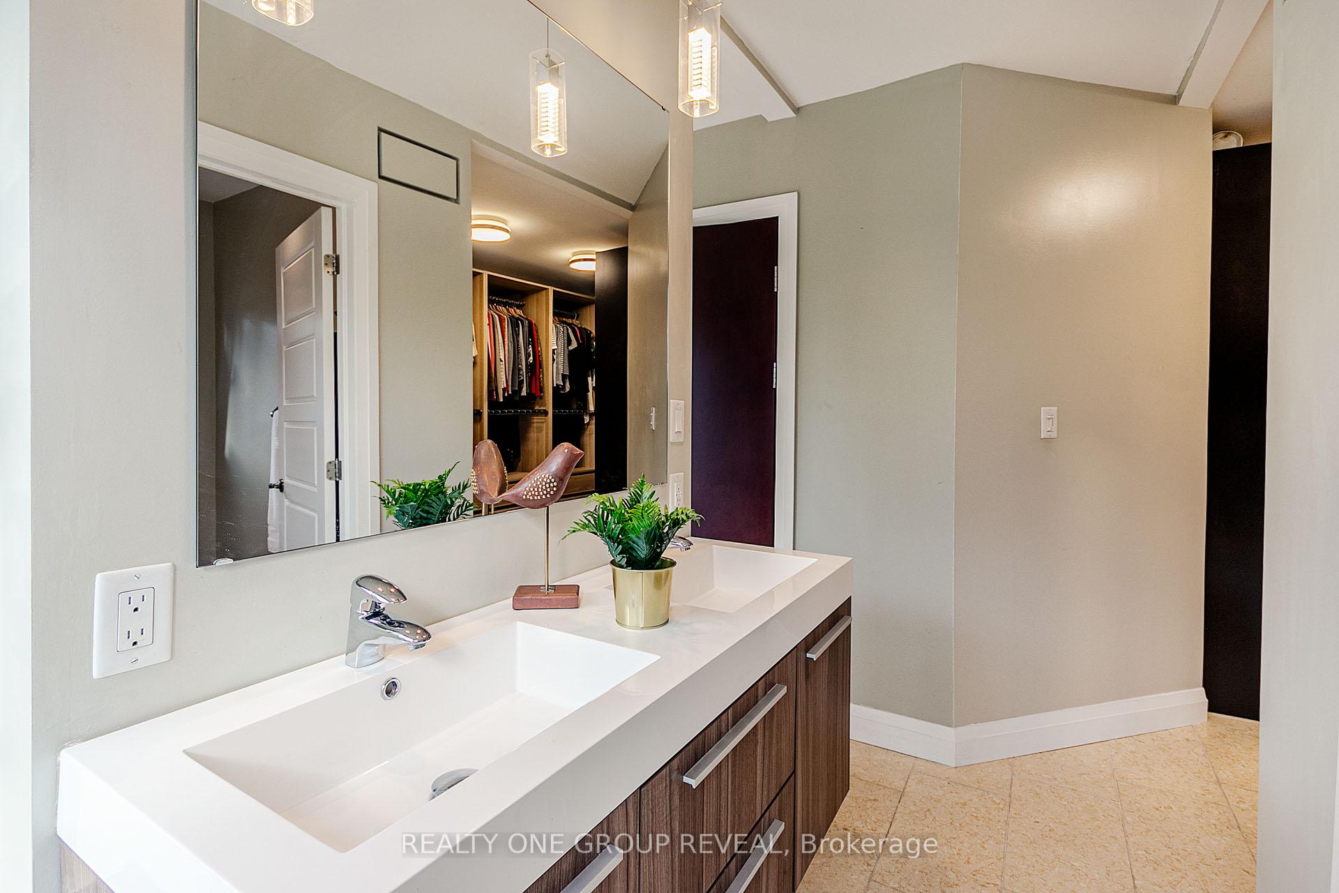 Photo 12 of 20 Gradwell Drive, Scarborough, Cliffcrest — HOMEH