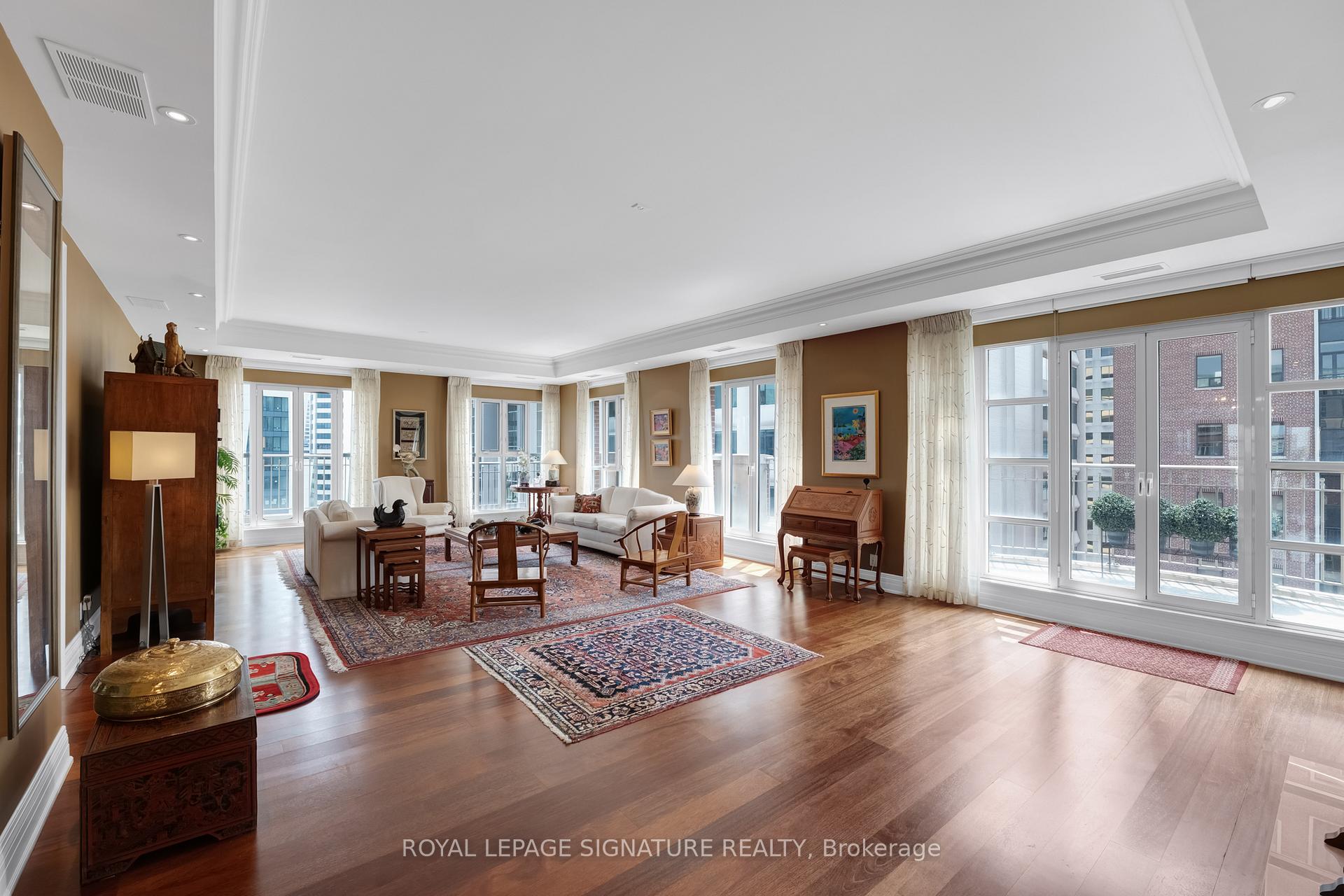 Photo 4 of Unit 1004, 33 Delisle Avenue, Toronto, Yonge-St. Clair — HOMEH