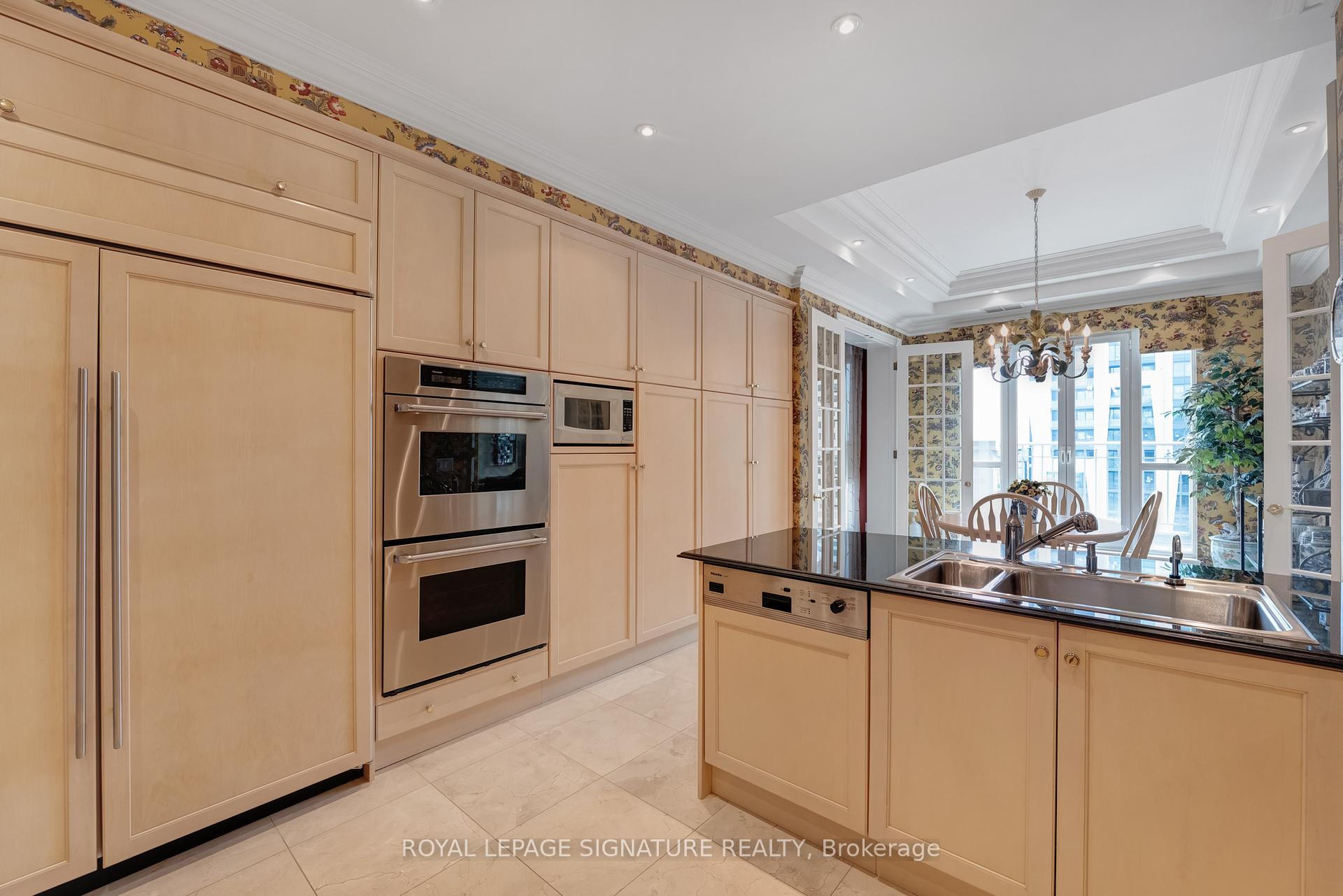 Photo 11 of Unit 1004, 33 Delisle Avenue, Toronto, Yonge-St. Clair — HOMEH
