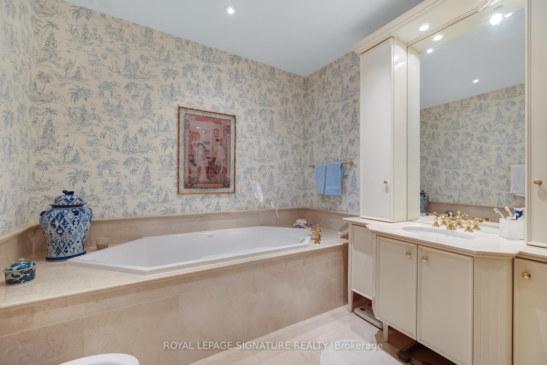 Photo 23 of Unit 1004, 33 Delisle Avenue, Toronto, Yonge-St. Clair — HOMEH