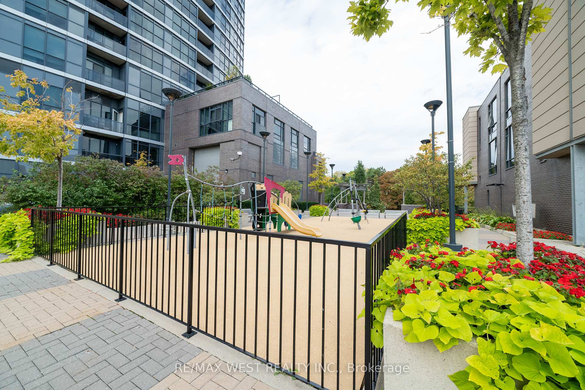 Photo 37 of Unit 2108, 1 Valhalla Inn Road, Etobicoke, Islington-City Centre West — HOMEH