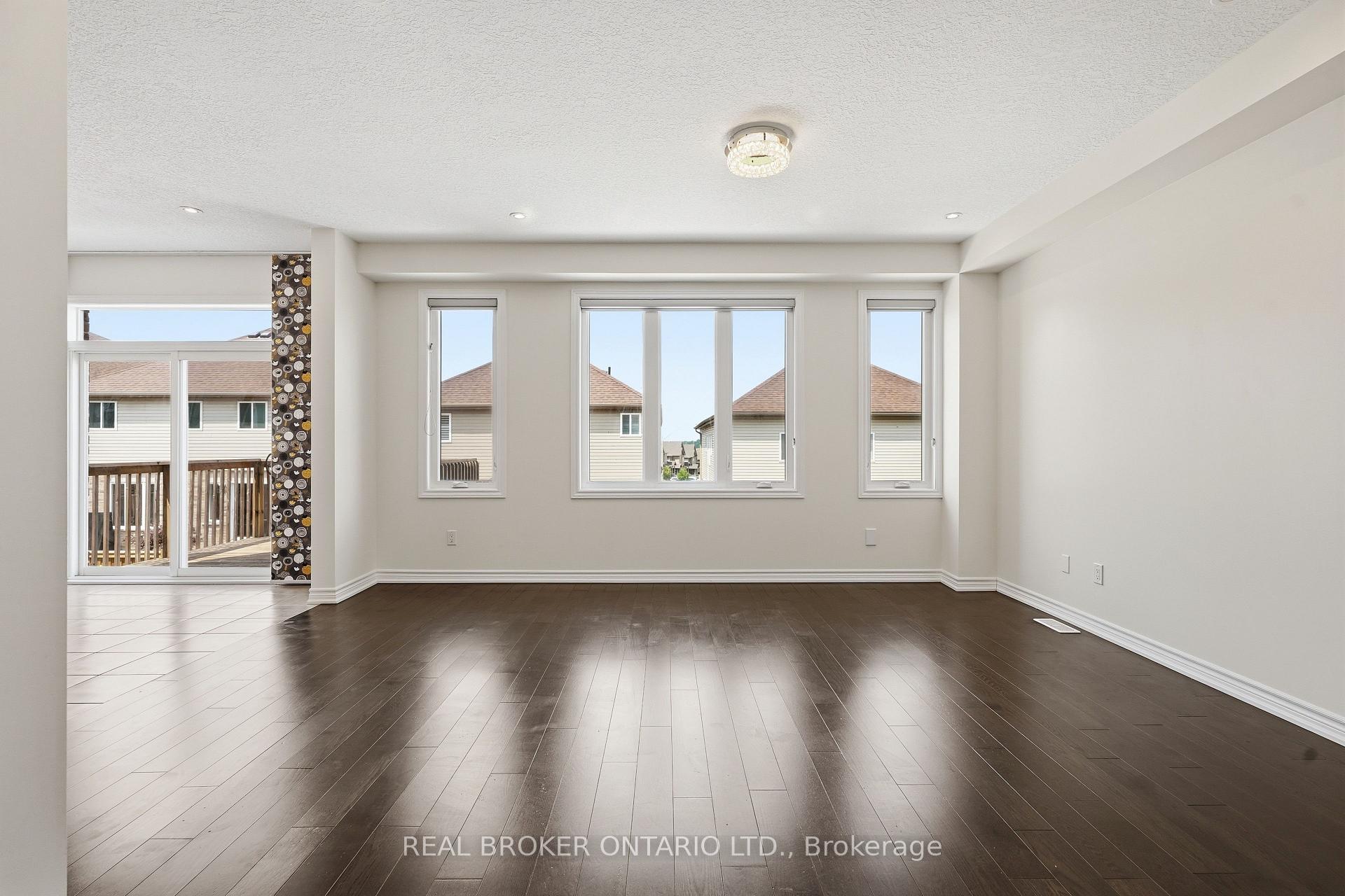 Photo 6 of 359 Beechdrops Drive, Waterloo, Columbia Forest/Clair Hills — HOMEH