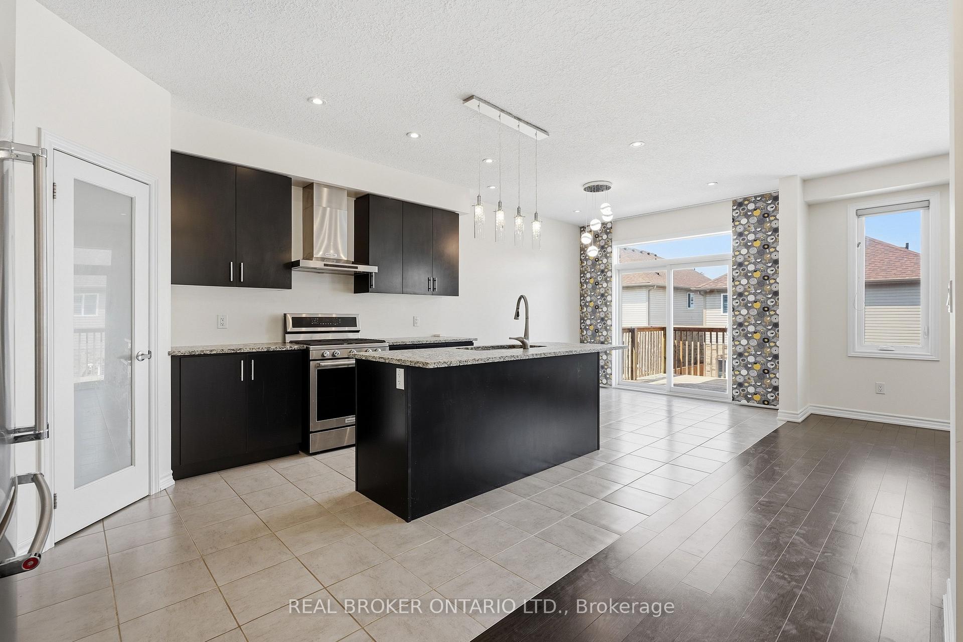 Photo 10 of 359 Beechdrops Drive, Waterloo, Columbia Forest/Clair Hills — HOMEH