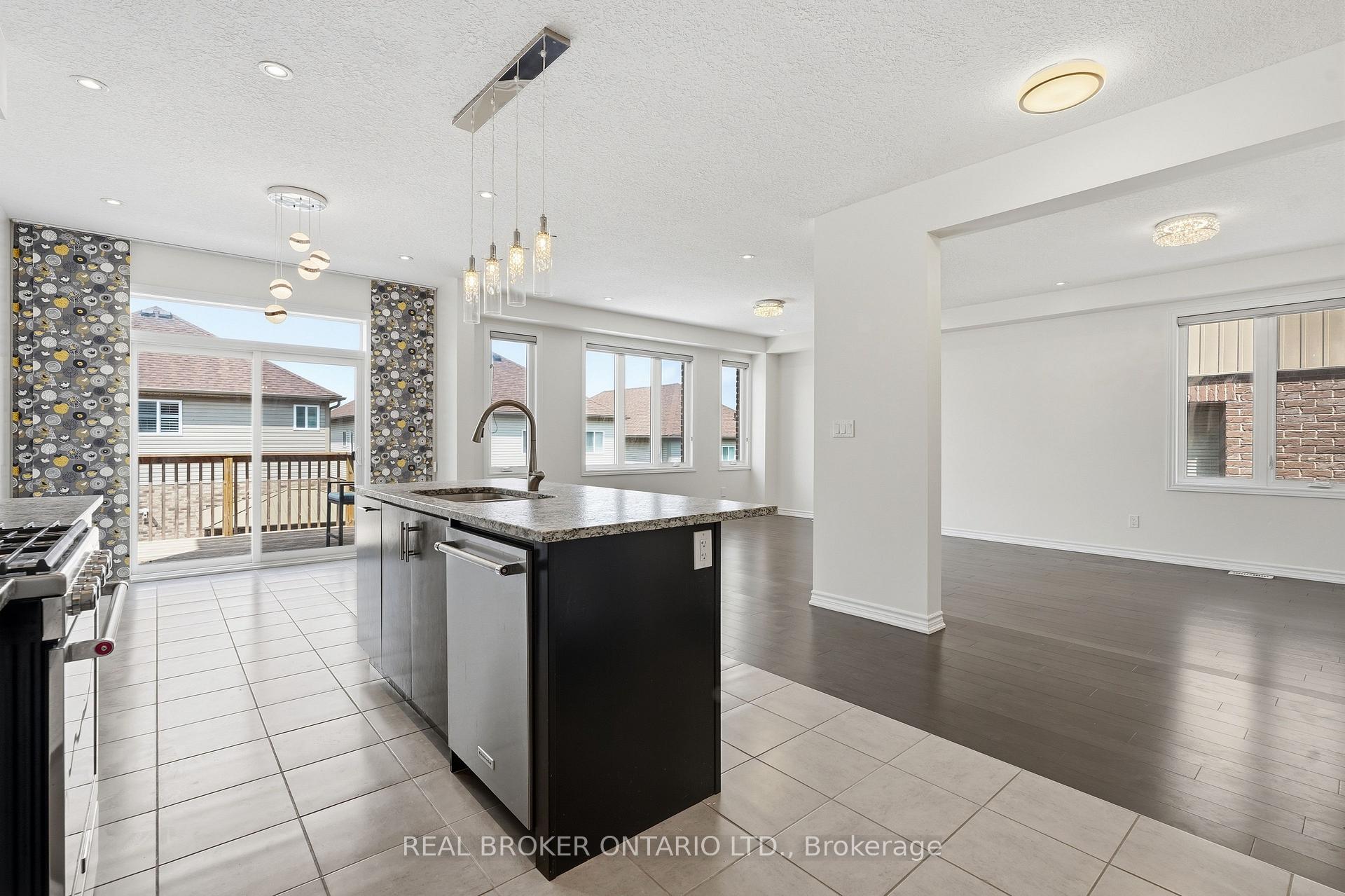 Photo 11 of 359 Beechdrops Drive, Waterloo, Columbia Forest/Clair Hills — HOMEH