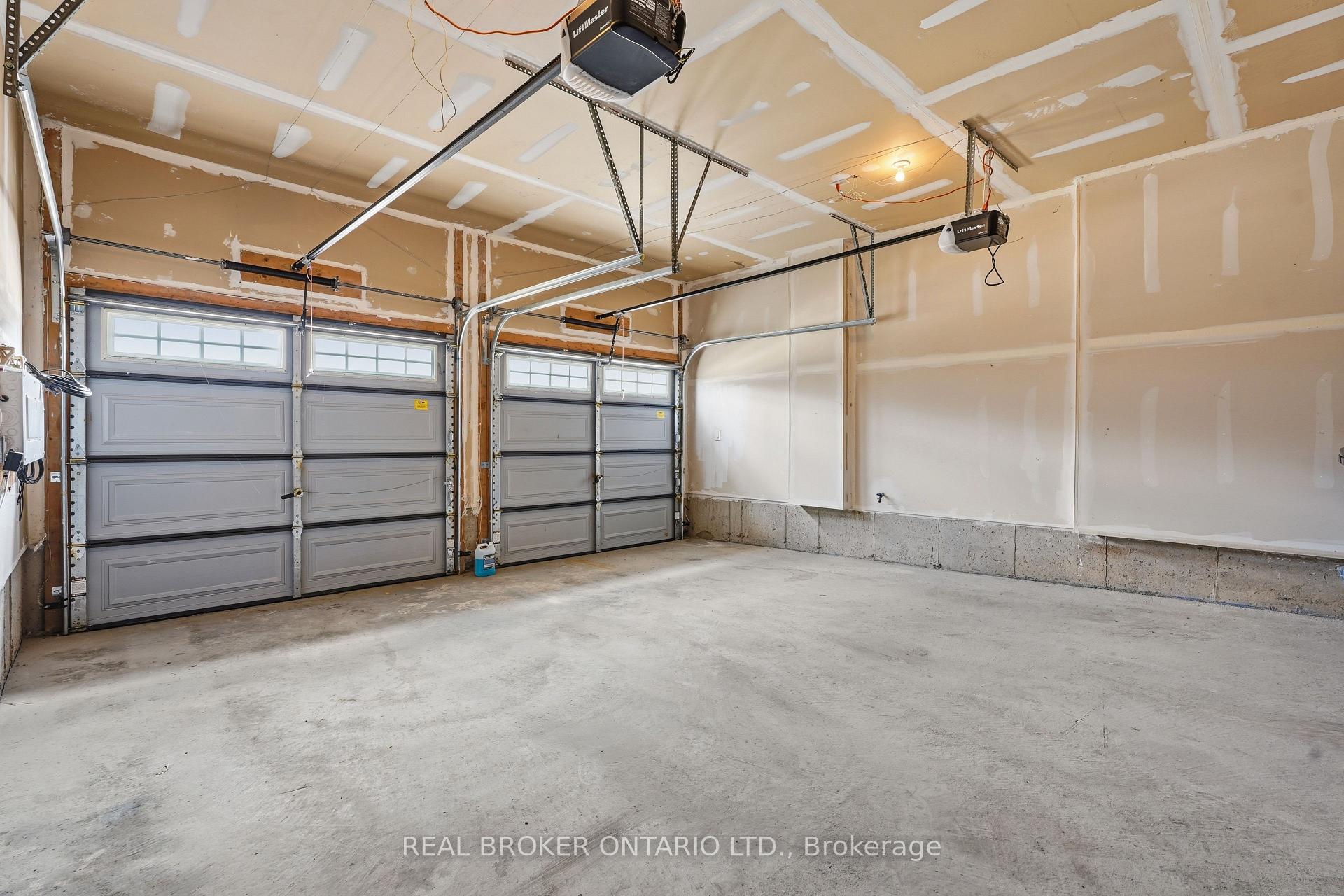 Photo 42 of 359 Beechdrops Drive, Waterloo, Columbia Forest/Clair Hills — HOMEH