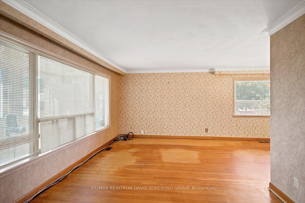 Photo 17 of 44 Kennard Avenue, North York, Bathurst Manor — HOMEH