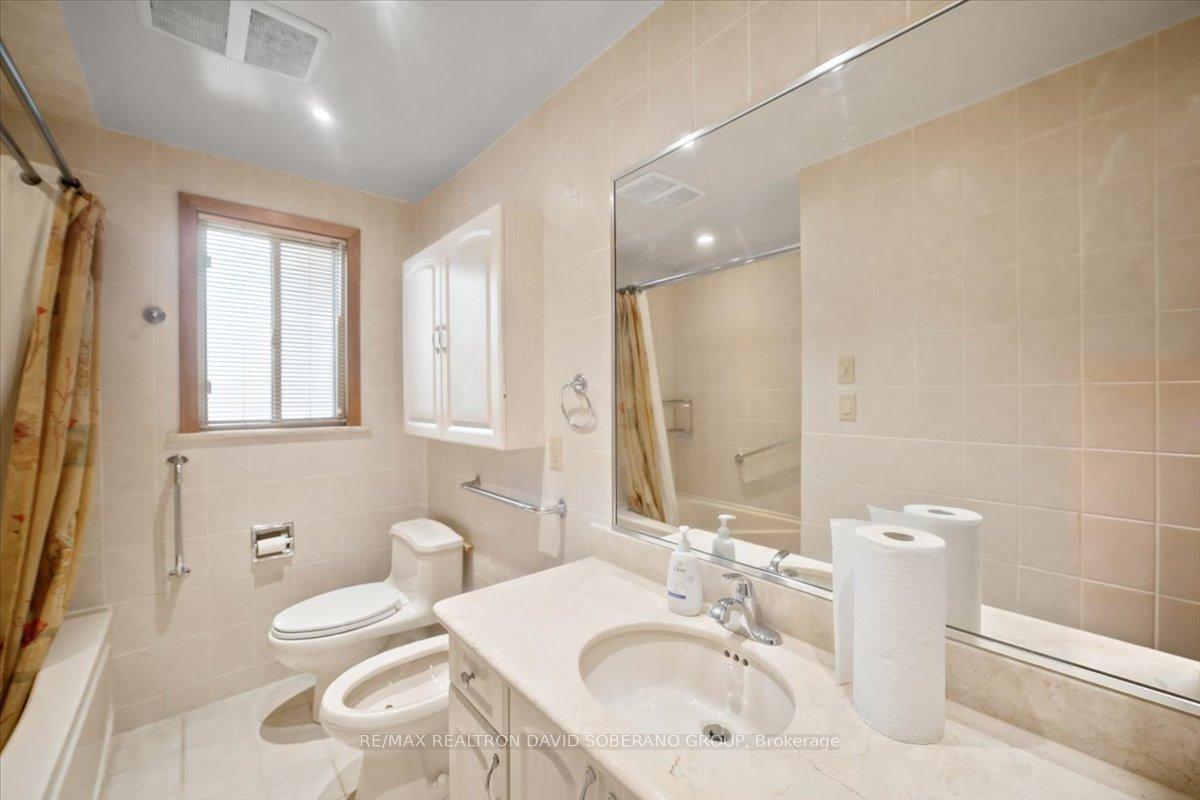 Photo 37 of 44 Kennard Avenue, North York, Bathurst Manor — HOMEH