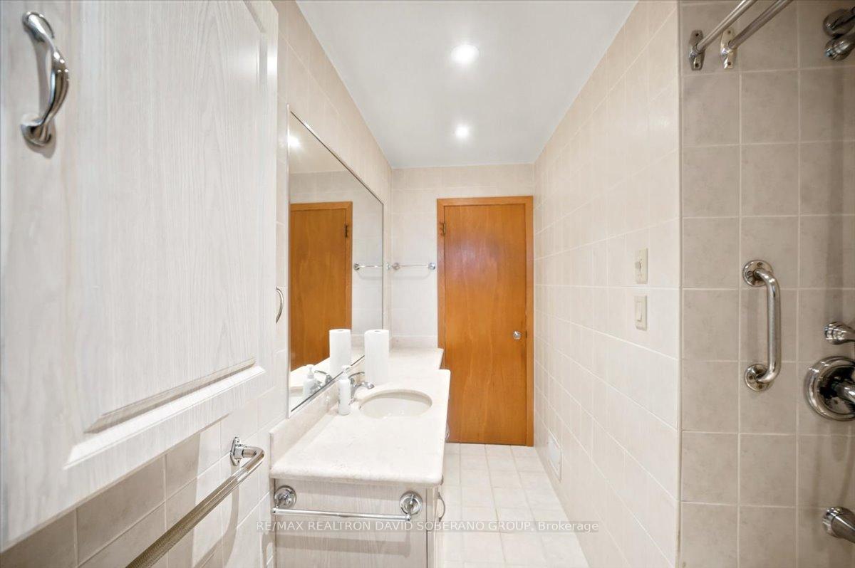 Photo 40 of 44 Kennard Avenue, North York, Bathurst Manor — HOMEH