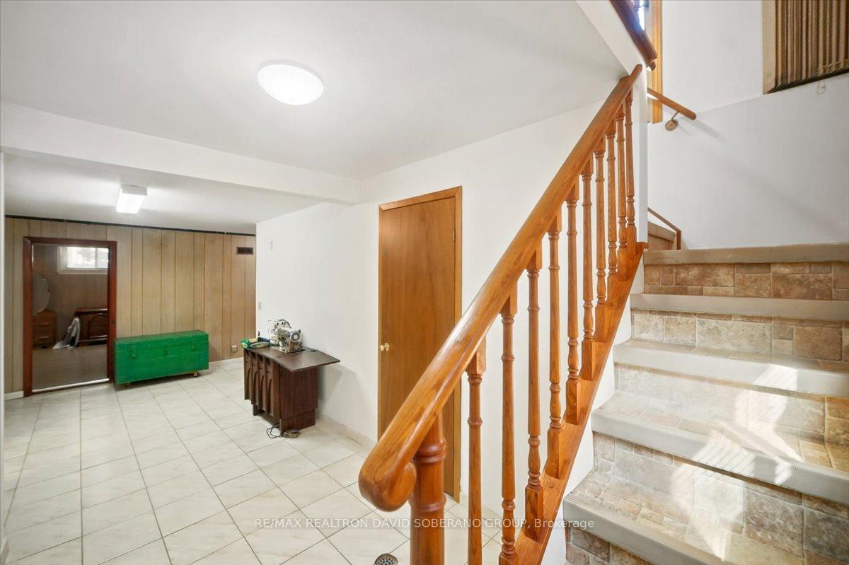 Photo 42 of 44 Kennard Avenue, North York, Bathurst Manor — HOMEH
