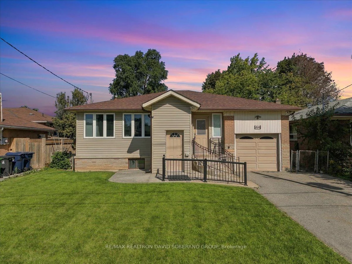 Photo 2 of 44 Kennard Avenue, North York, Bathurst Manor — HOMEH