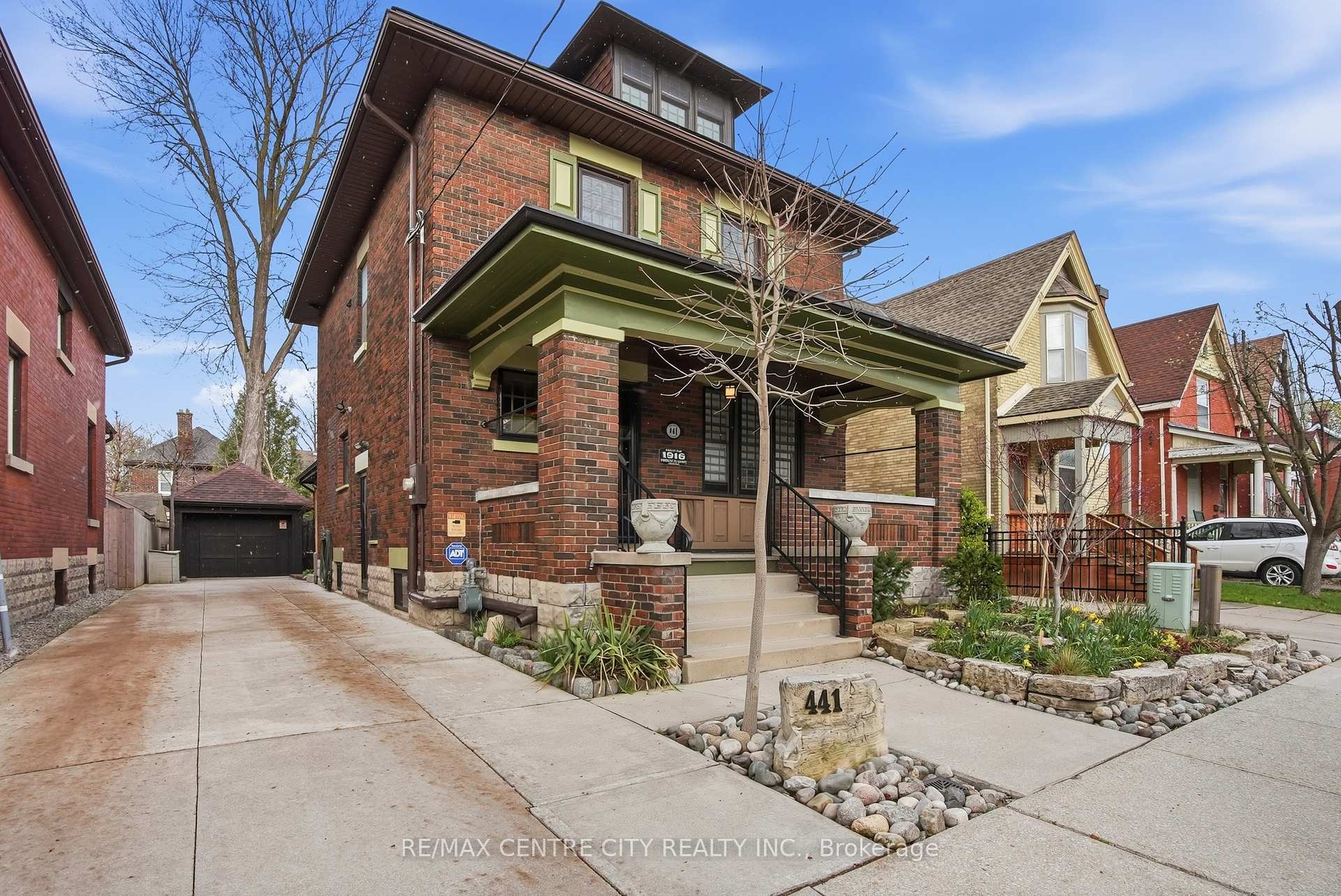 Photo of 441 Woodman Avenue