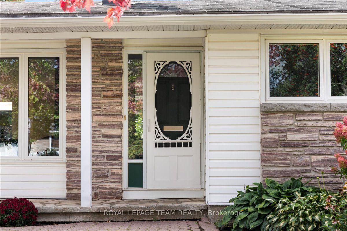 Photo 3 of 1844 Greenacre Crescent, Ottawa, Beacon Hill South — HOMEH