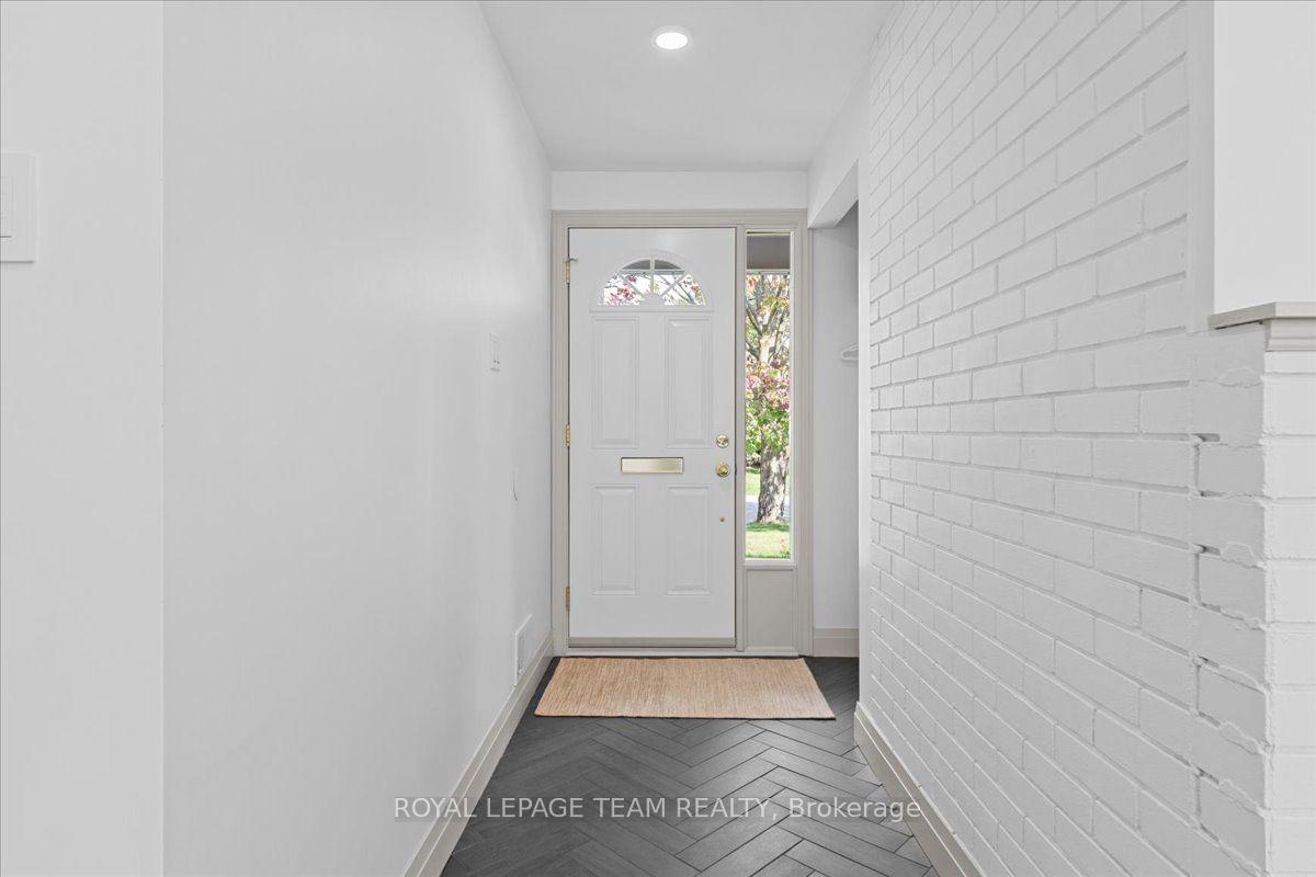 Photo 5 of 1844 Greenacre Crescent, Ottawa, Beacon Hill South — HOMEH