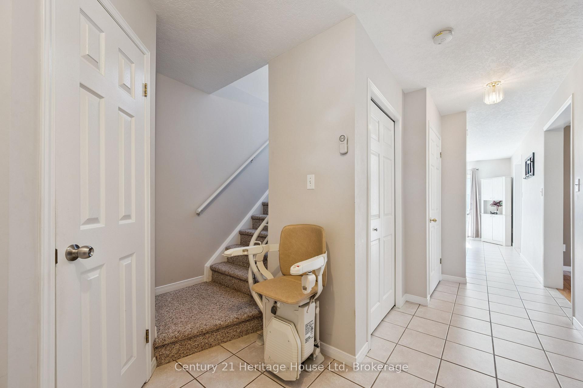 Photo 10 of 850 Paisley Road, Guelph, Willow West/Sugarbush/West Acres — HOMEH