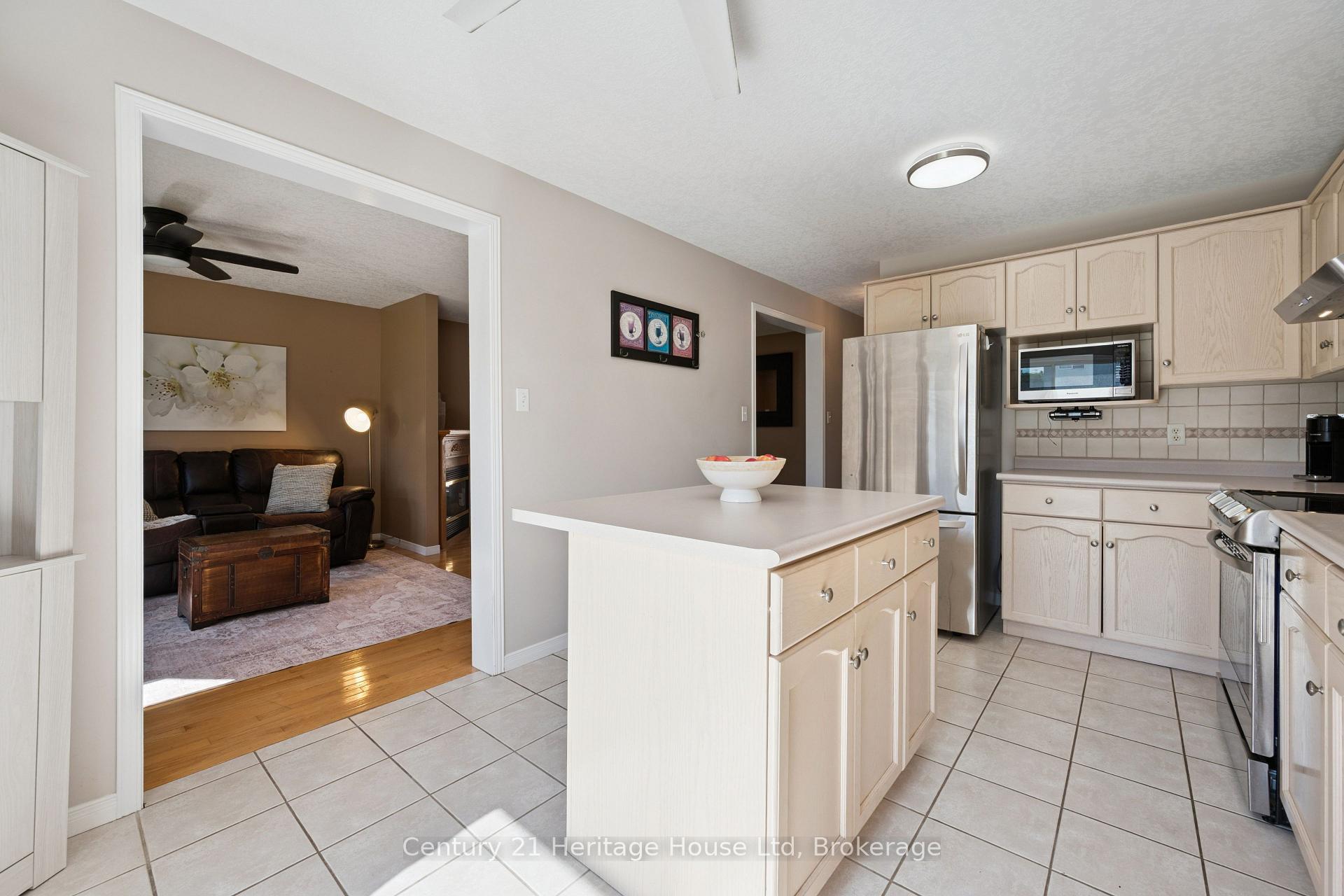 Photo 17 of 850 Paisley Road, Guelph, Willow West/Sugarbush/West Acres — HOMEH
