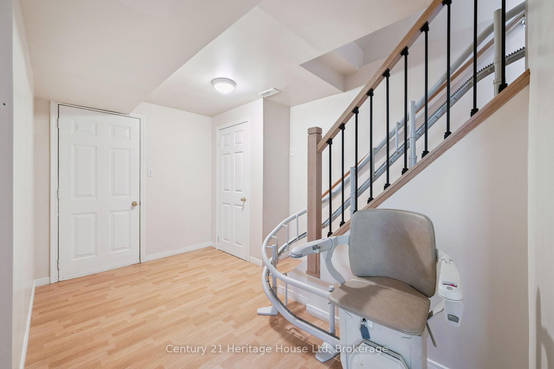 Photo 30 of 850 Paisley Road, Guelph, Willow West/Sugarbush/West Acres — HOMEH