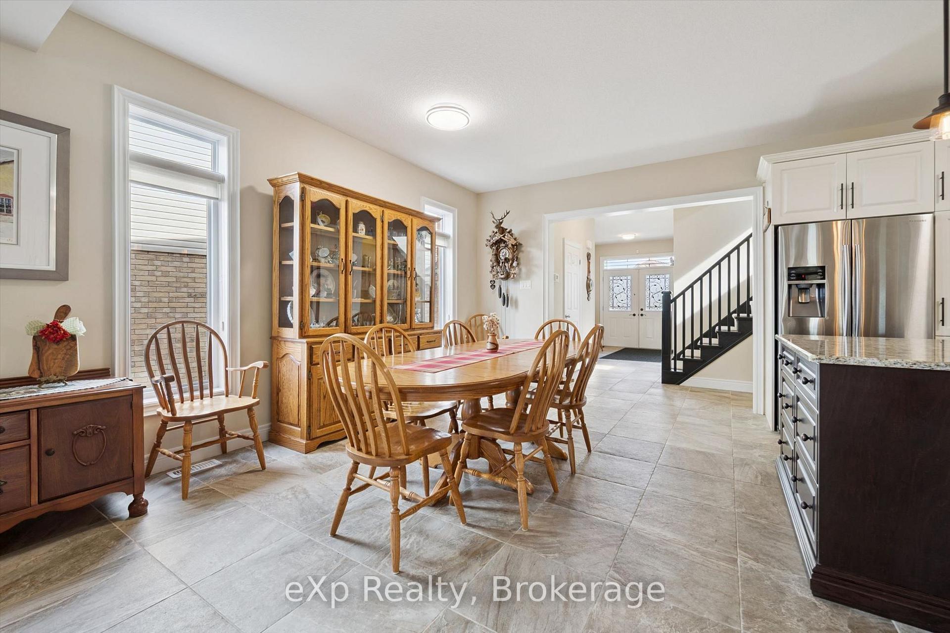 Photo 8 of 82 Drone Crescent, Guelph, Willow West/Sugarbush/West Acres — HOMEH