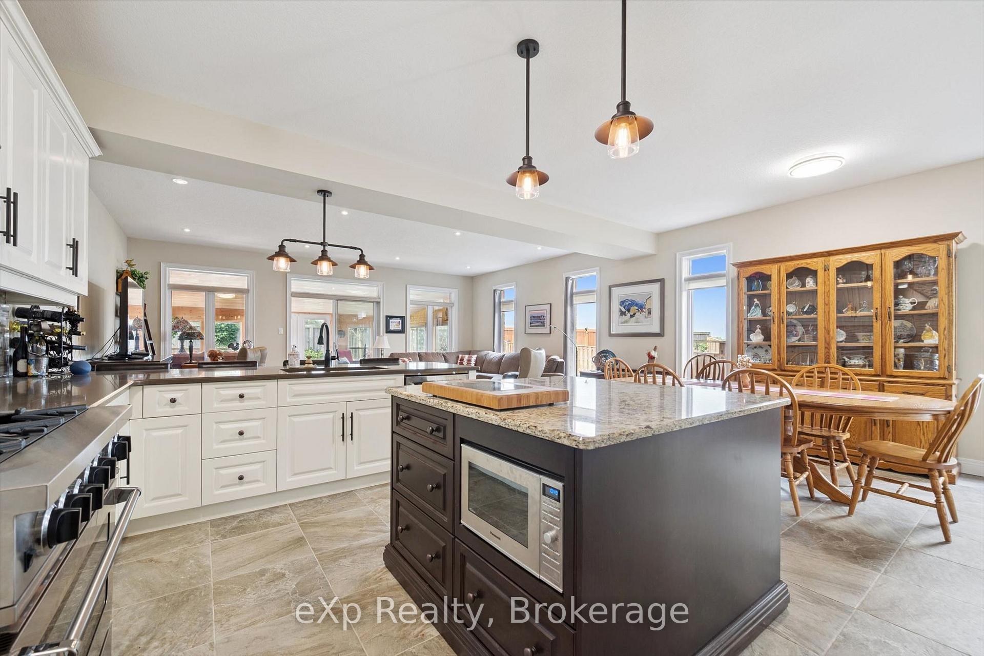 Photo 13 of 82 Drone Crescent, Guelph, Willow West/Sugarbush/West Acres — HOMEH