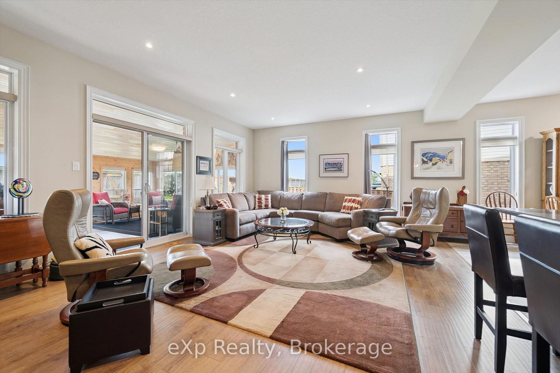 Photo 15 of 82 Drone Crescent, Guelph, Willow West/Sugarbush/West Acres — HOMEH