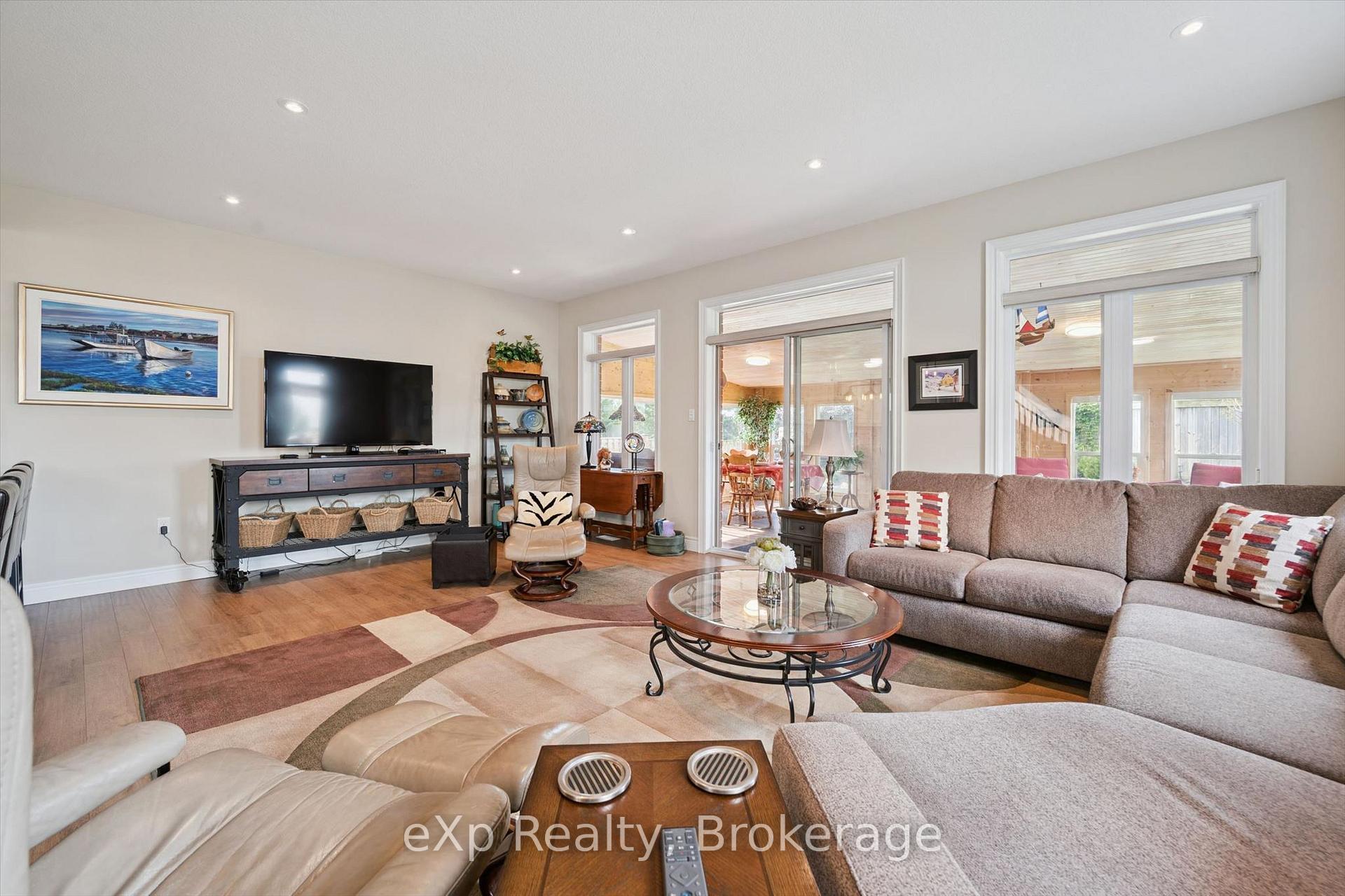 Photo 16 of 82 Drone Crescent, Guelph, Willow West/Sugarbush/West Acres — HOMEH