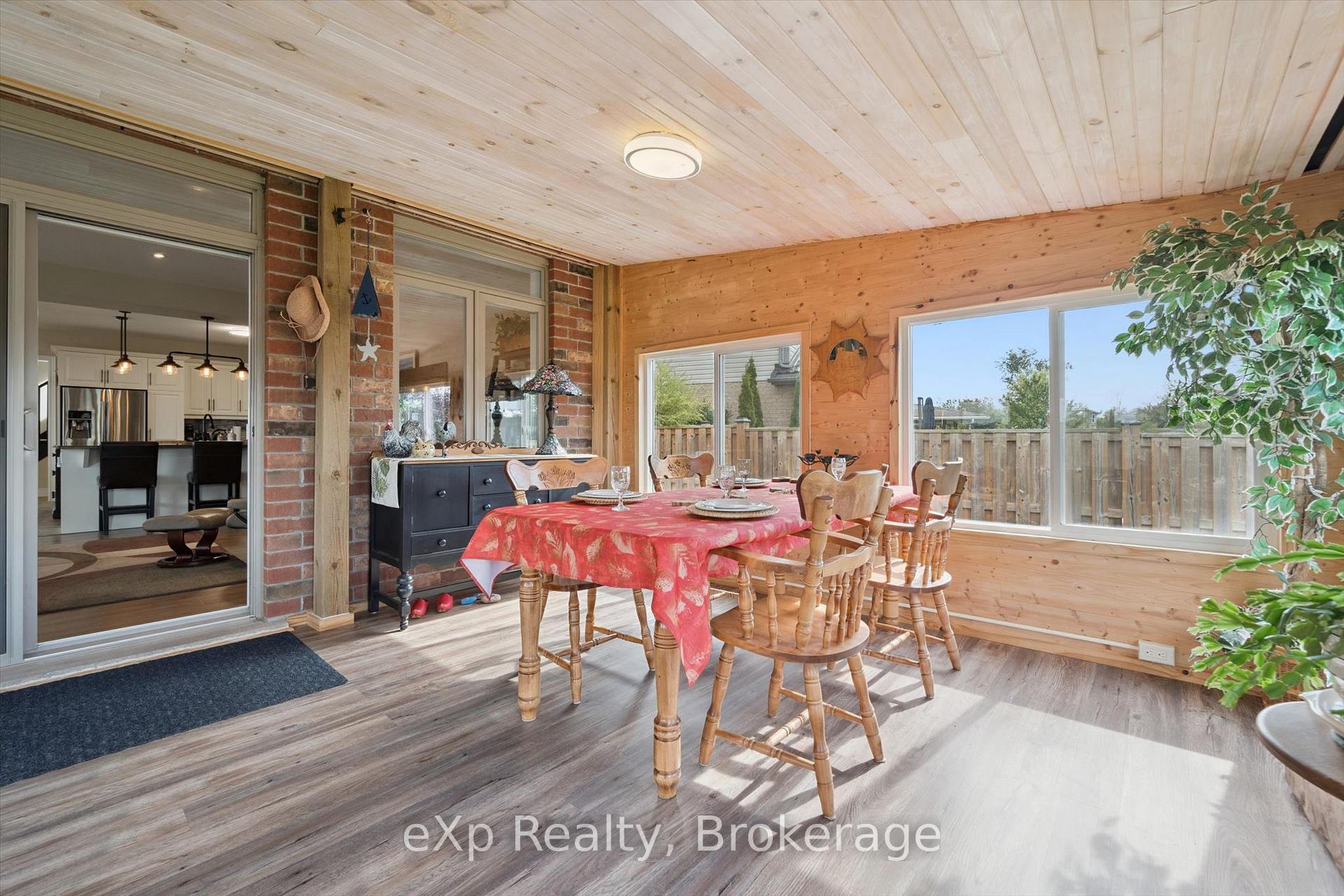 Photo 17 of 82 Drone Crescent, Guelph, Willow West/Sugarbush/West Acres — HOMEH