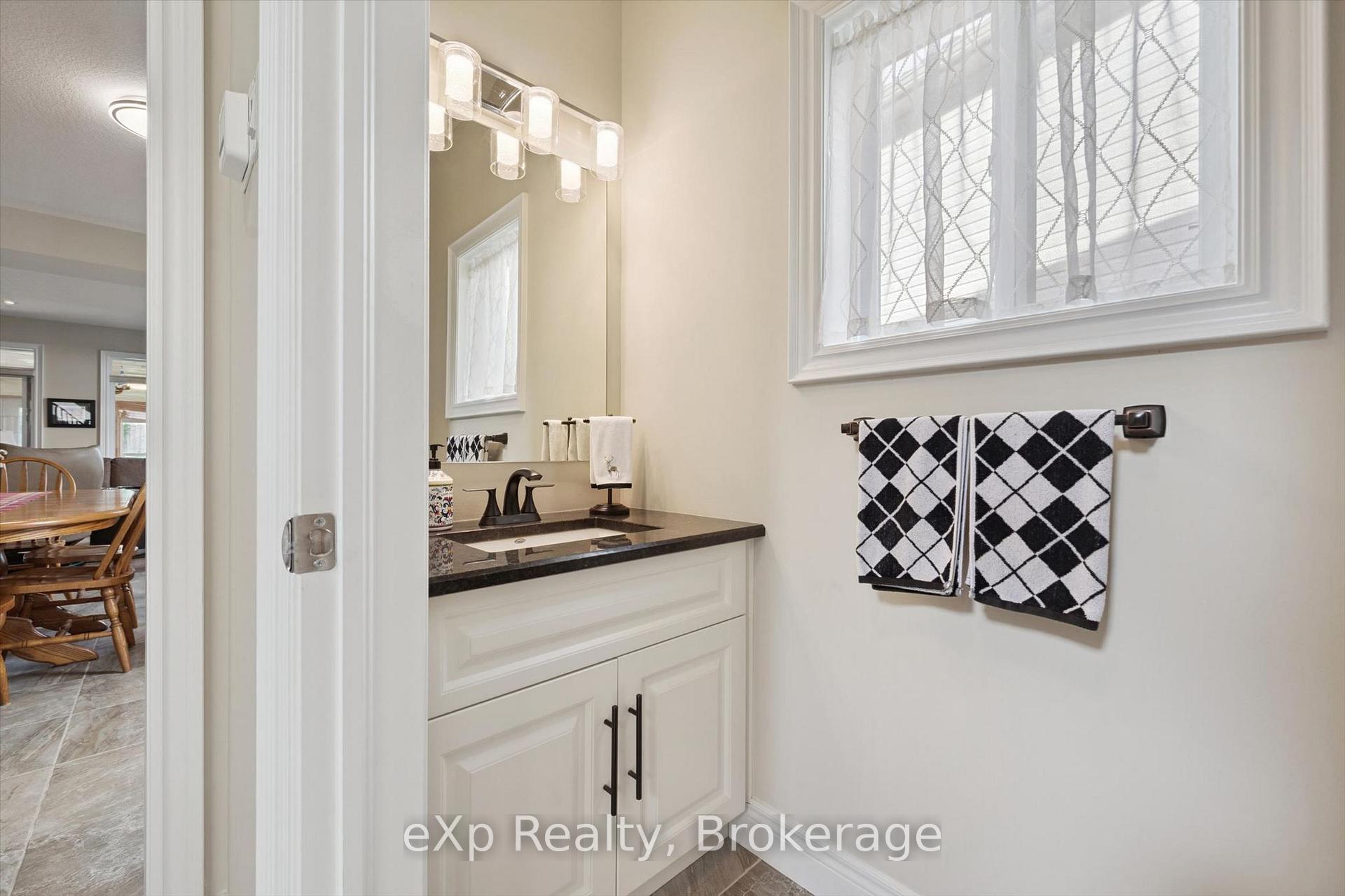 Photo 19 of 82 Drone Crescent, Guelph, Willow West/Sugarbush/West Acres — HOMEH