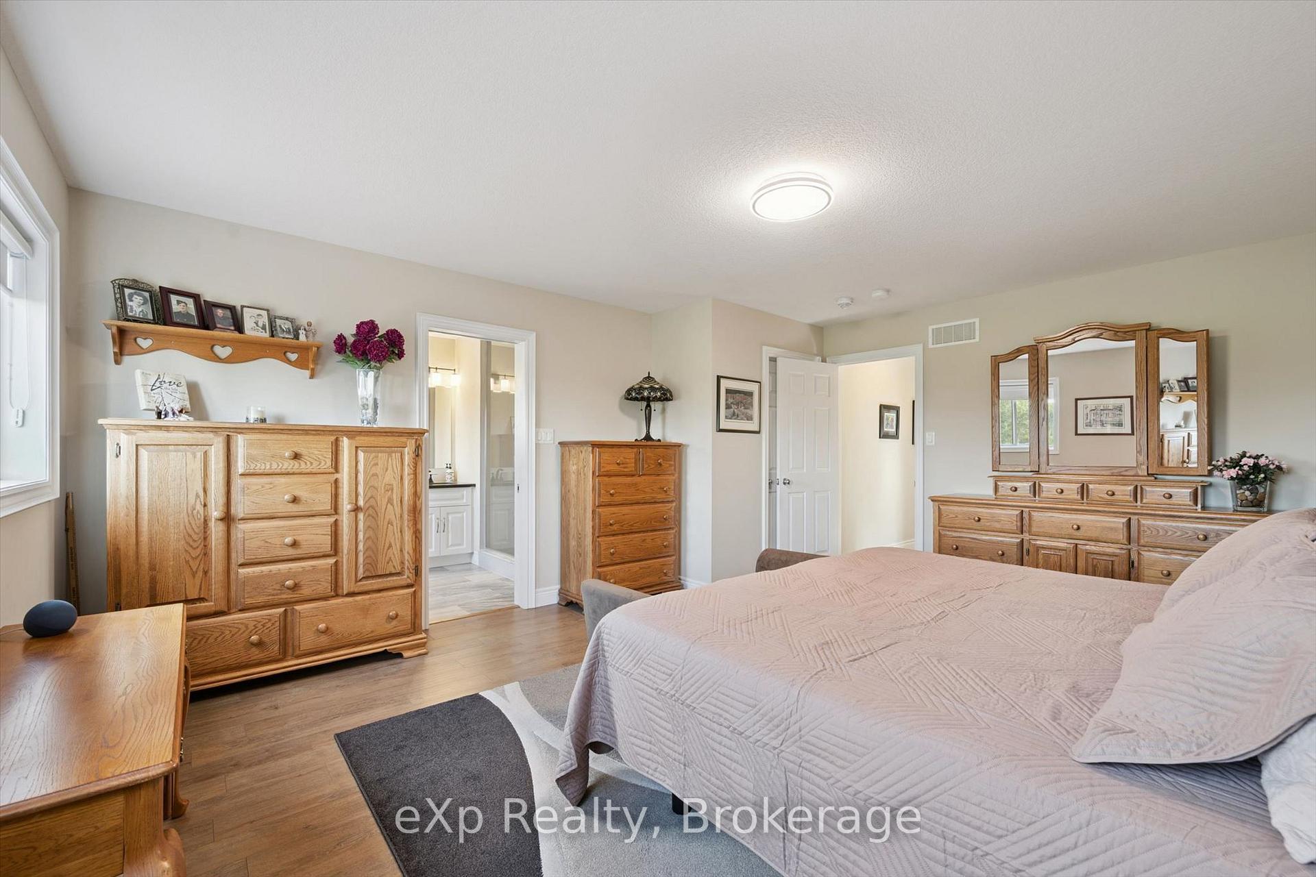 Photo 26 of 82 Drone Crescent, Guelph, Willow West/Sugarbush/West Acres — HOMEH